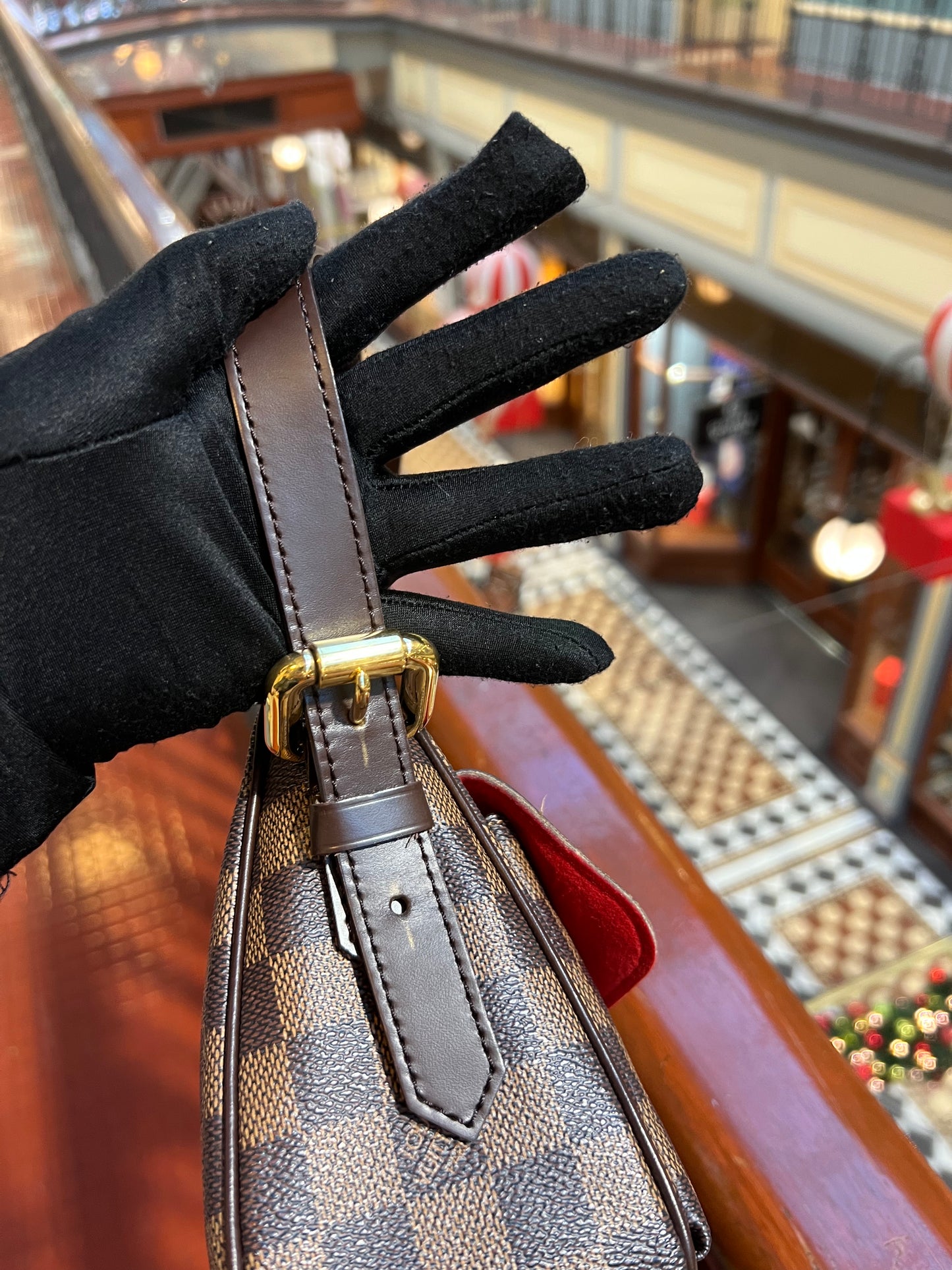 Pre-loved Louis Vuitton Ravello Leather shoulderbag