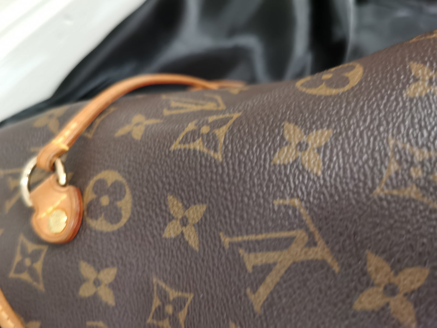 Pre-loved Louis Vuitton Neverfull Leather Tote MM Monogram