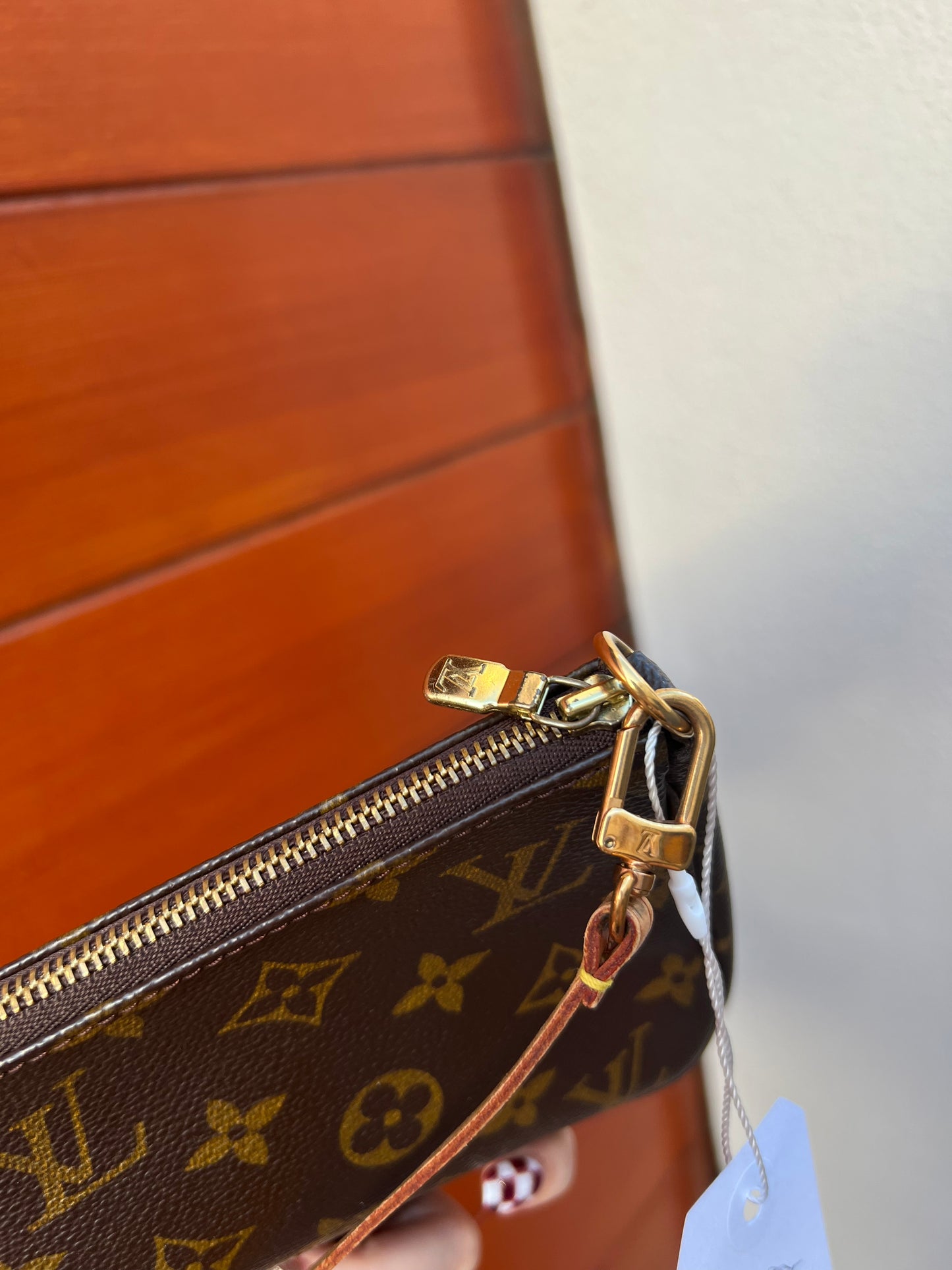 Pre-loved Louis Vuitton Pochette Accessoire Handbag Monogram
