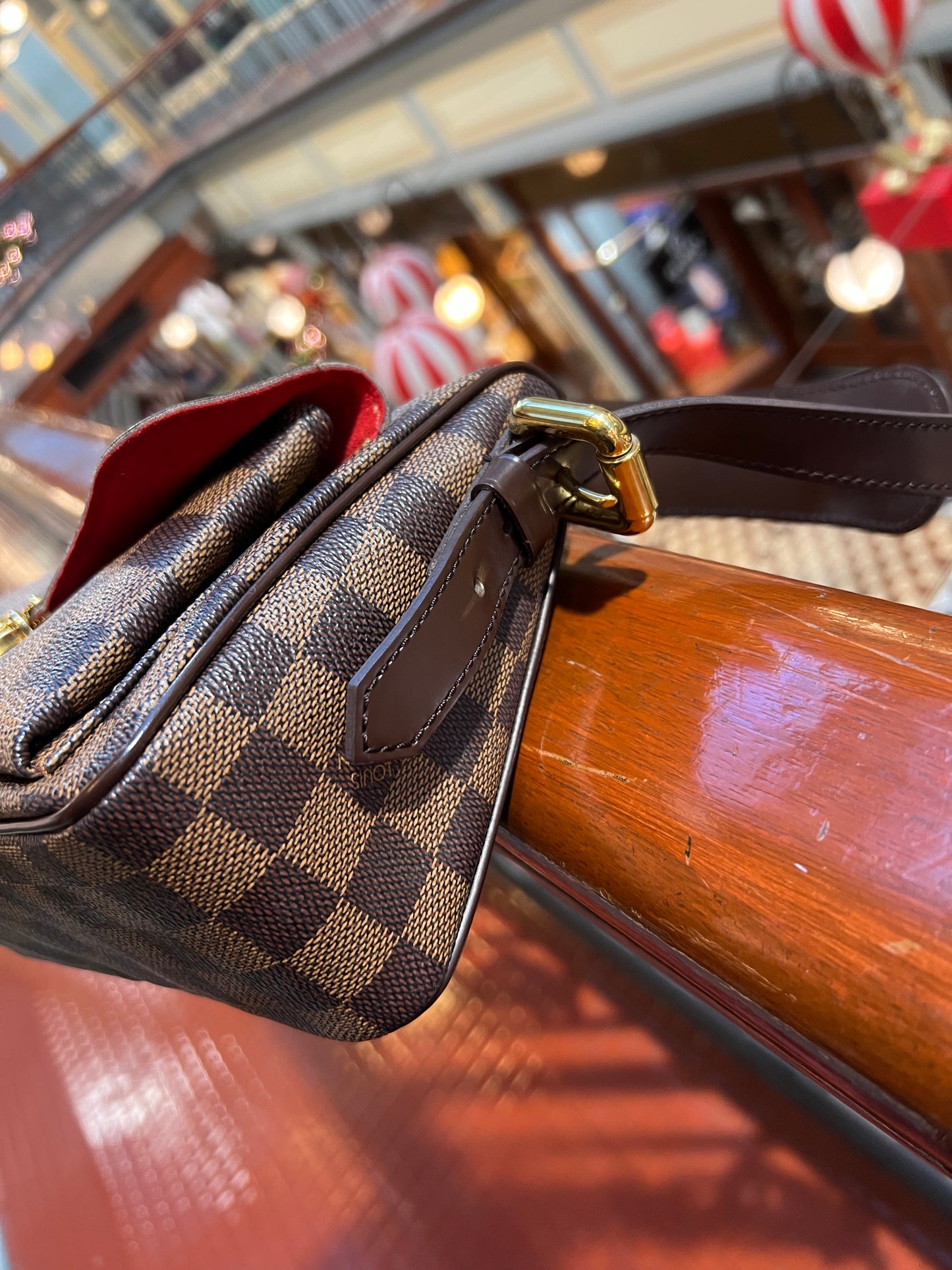 Pre-loved Louis Vuitton Ravello Leather shoulderbag