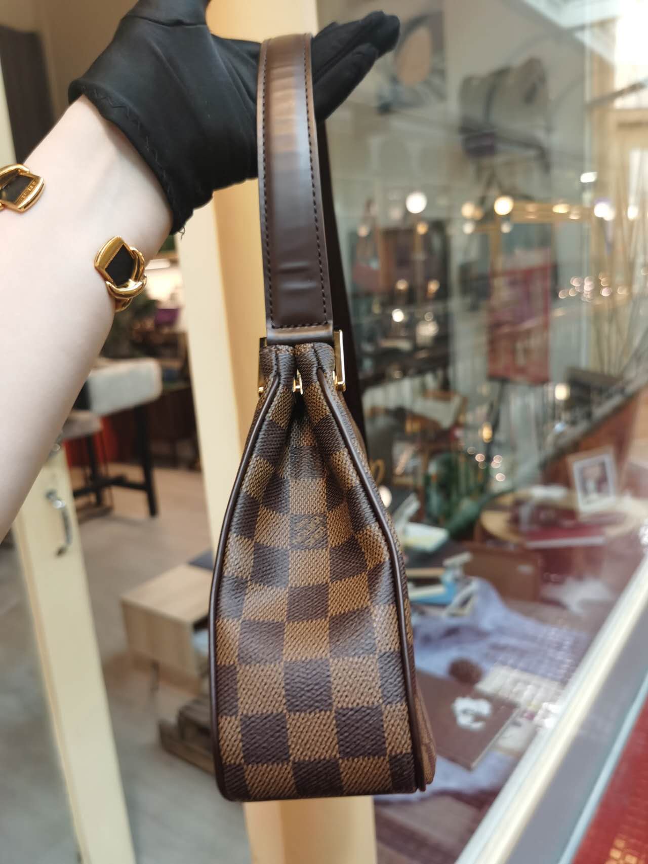 Pre-loved Louis Vuitton Vintage 2000s Damier Ebène Aubagne Shoulder Bag