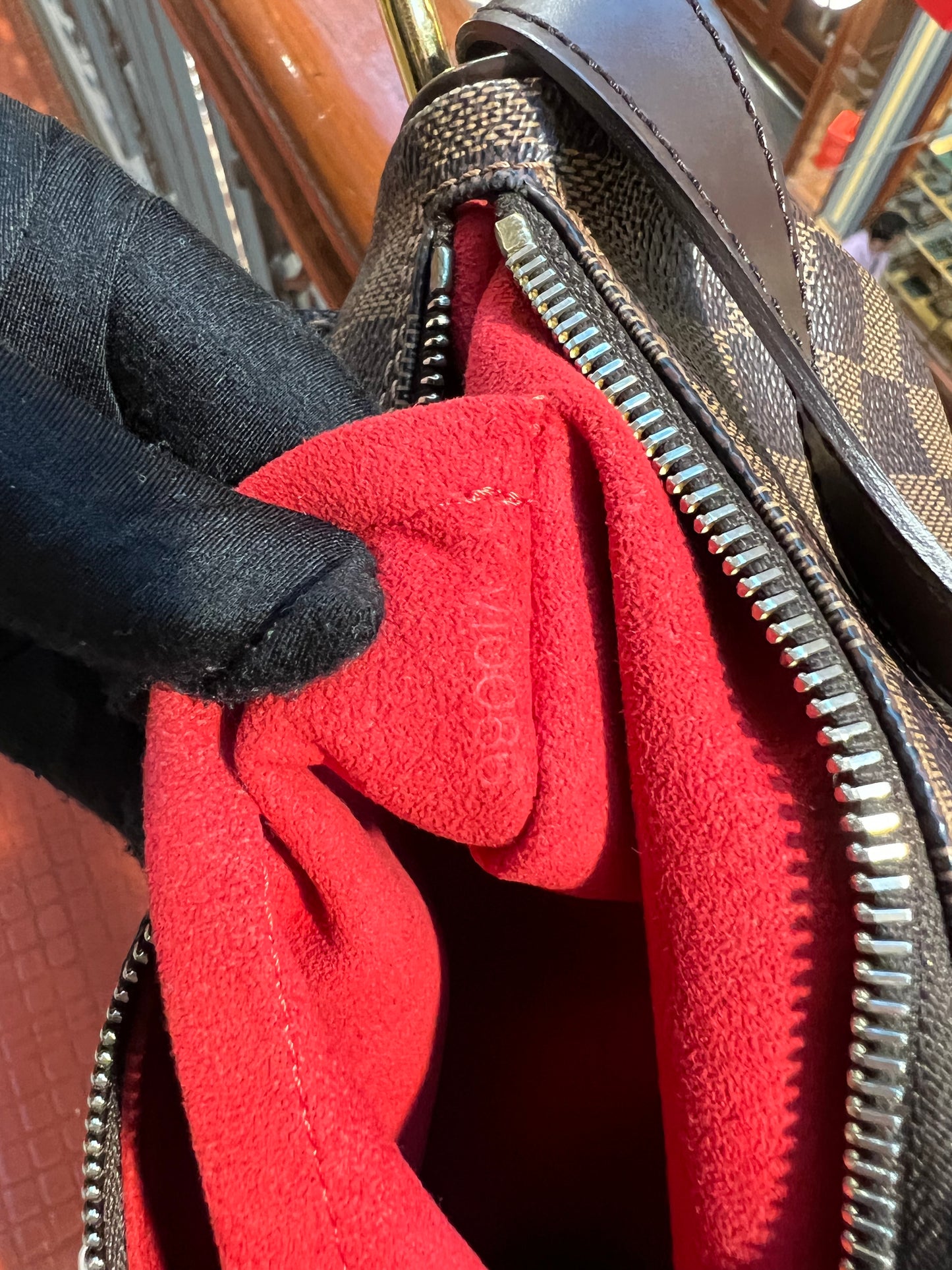 Pre-loved Louis Vuitton Ravello Leather shoulderbag