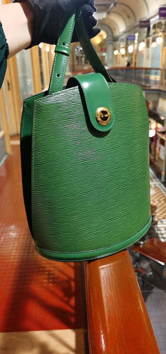 Pre-loved  Louis Vuitton Cluny Vintage EPI Leather Shoulderbag Green
