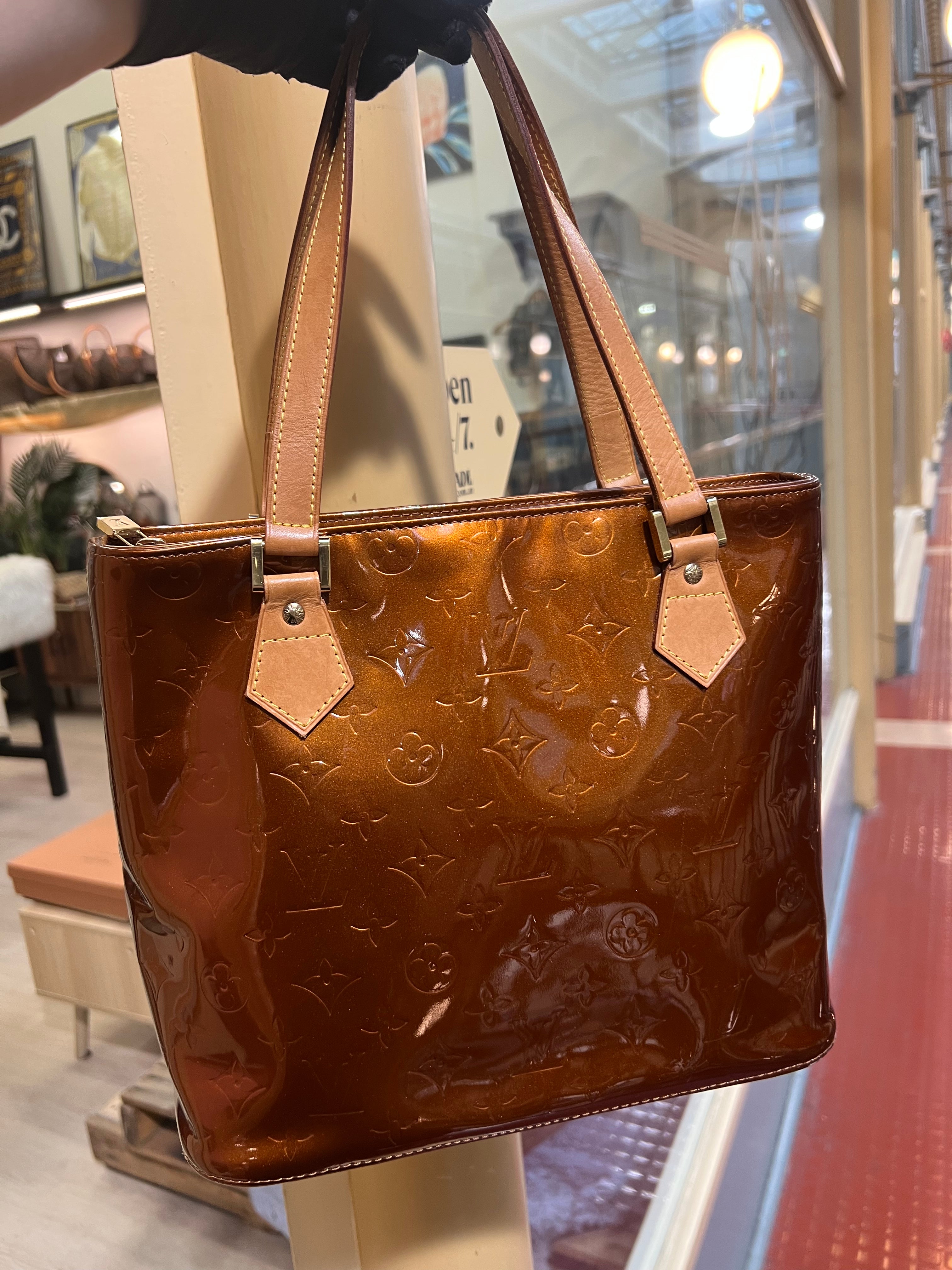 Houston' LOUIS VUITTON patent leather beige monogram bag - VALOIS VINTAGE  PARIS
