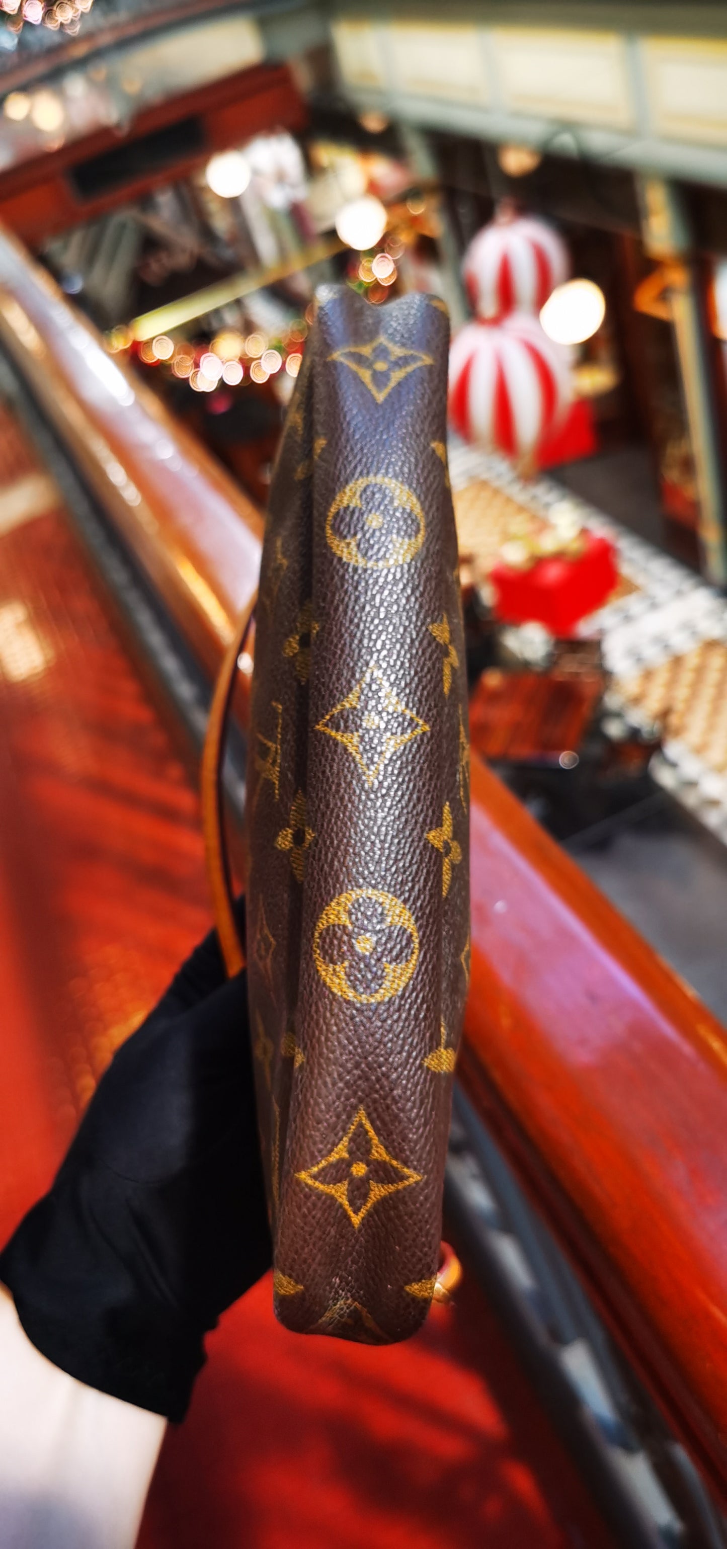 Pre-loved Louis Vuitton Vintage Pochette Accessoire Handbag Monogram