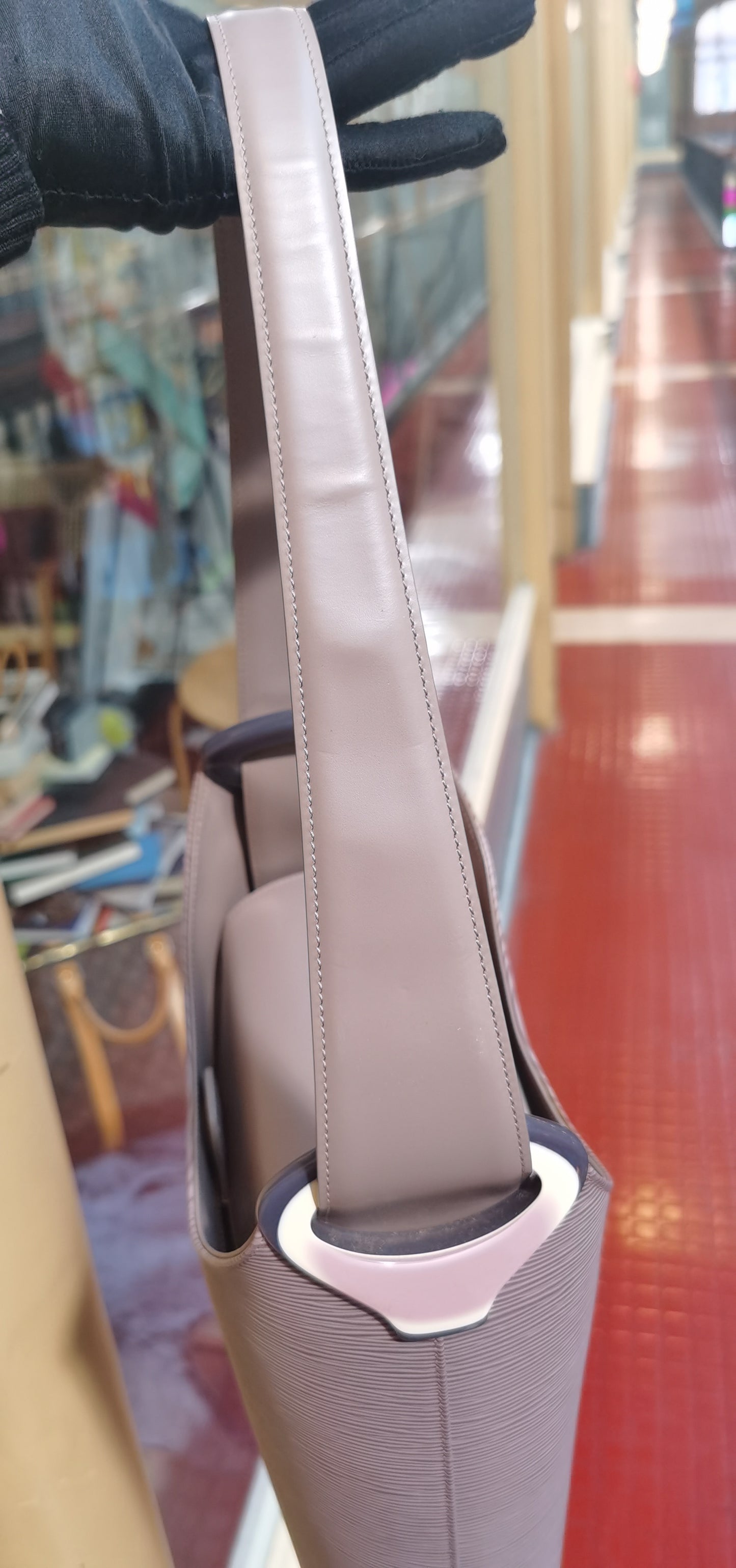 Pre-loved Louis Vuitton Vintage Verseau Leather Shoulderbag