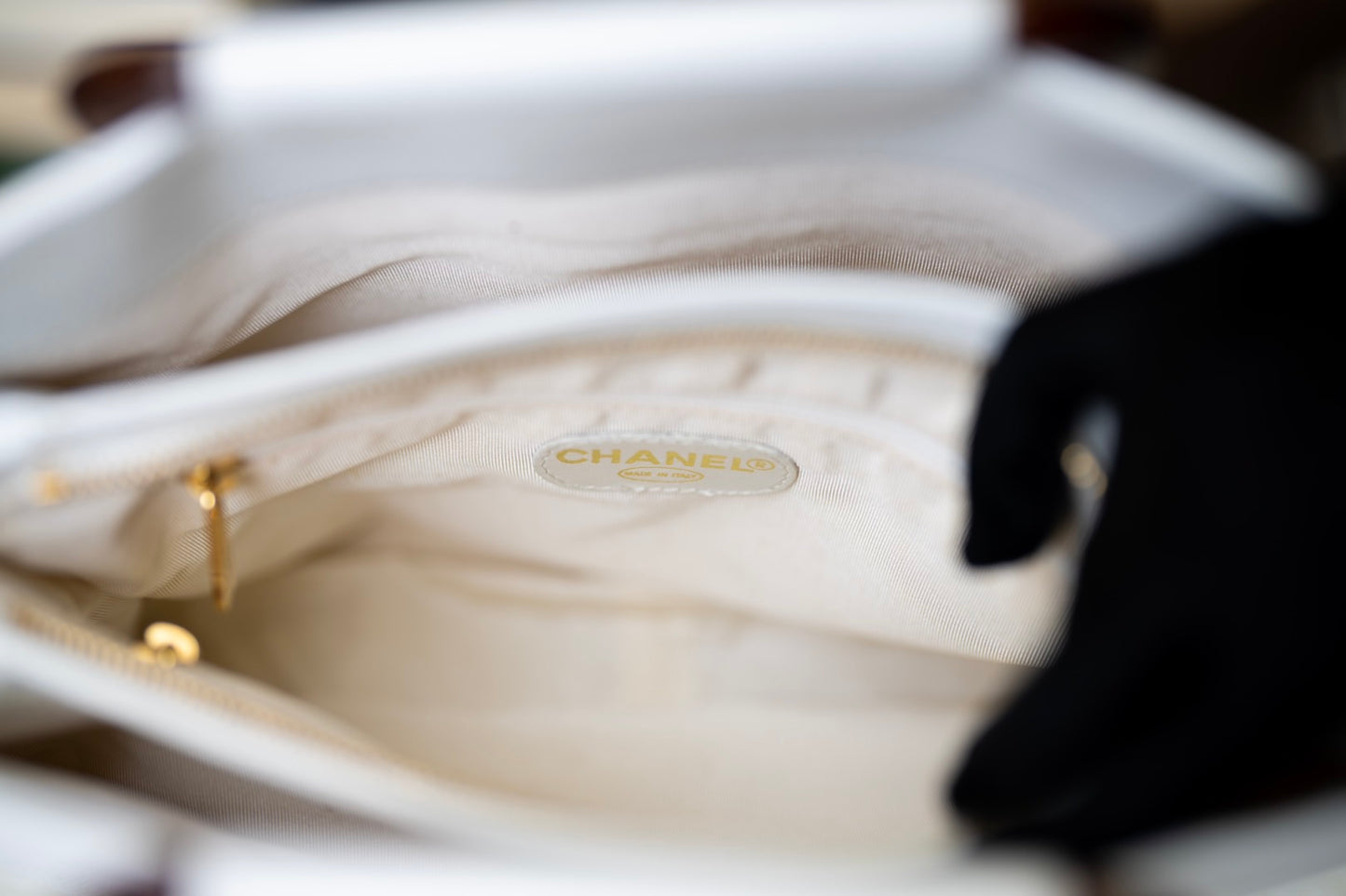 Pre-loved Chanel Vintage White Caviar Wood Handbag