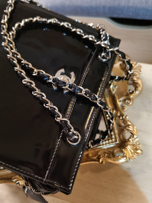Pre-loved Chanel Vintage Black Patent Leather Shoulder Bag SHW