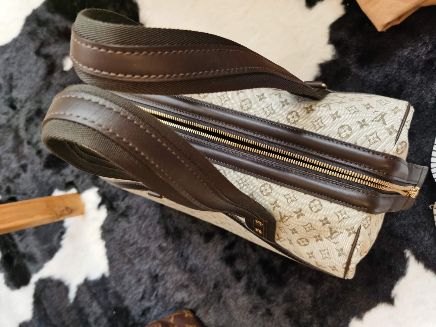 Pre-loved Louis Vuitton denim Tote bag