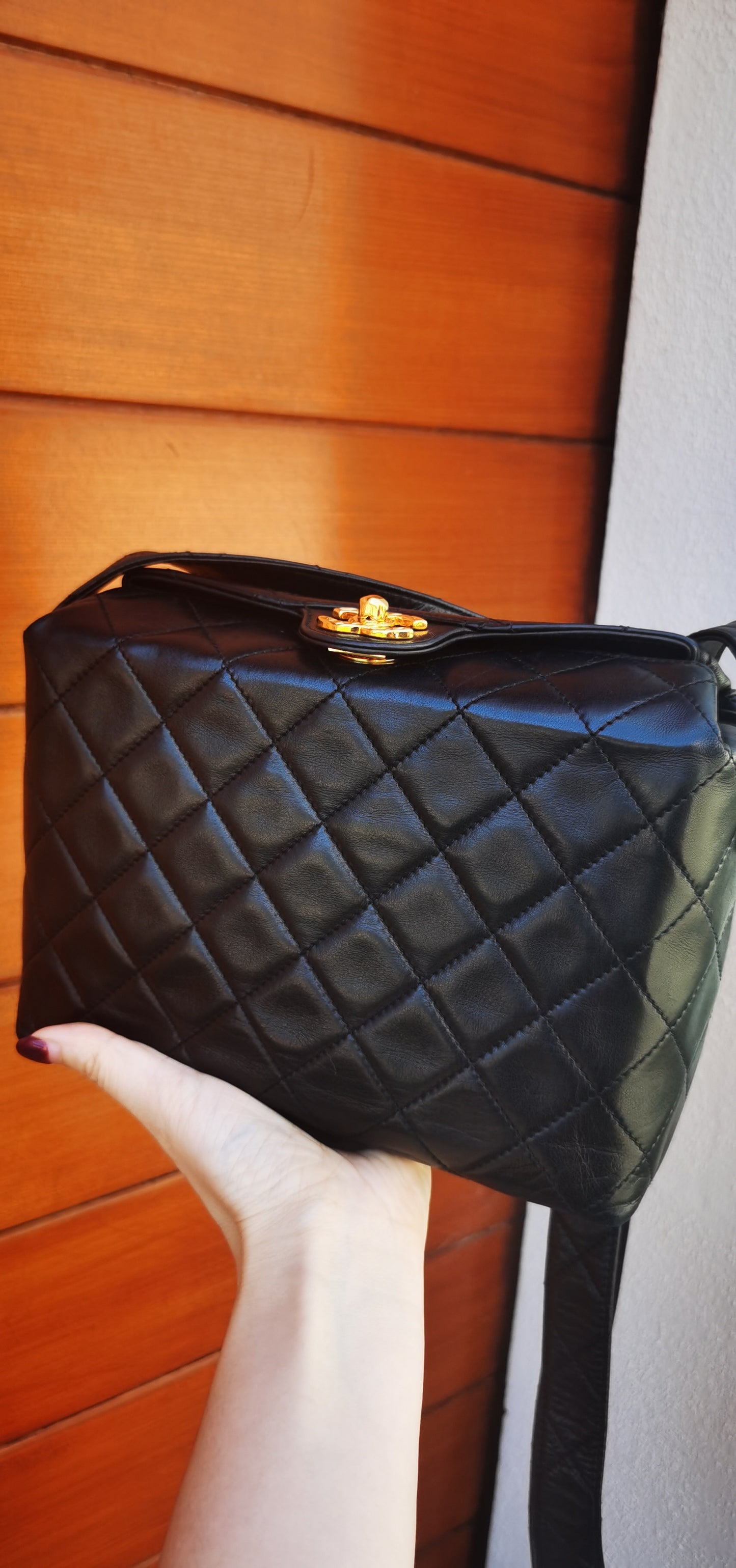 Pre-loved Chanel Vintage CC Diamond-quilted Black Lambskin Crossbody Bag