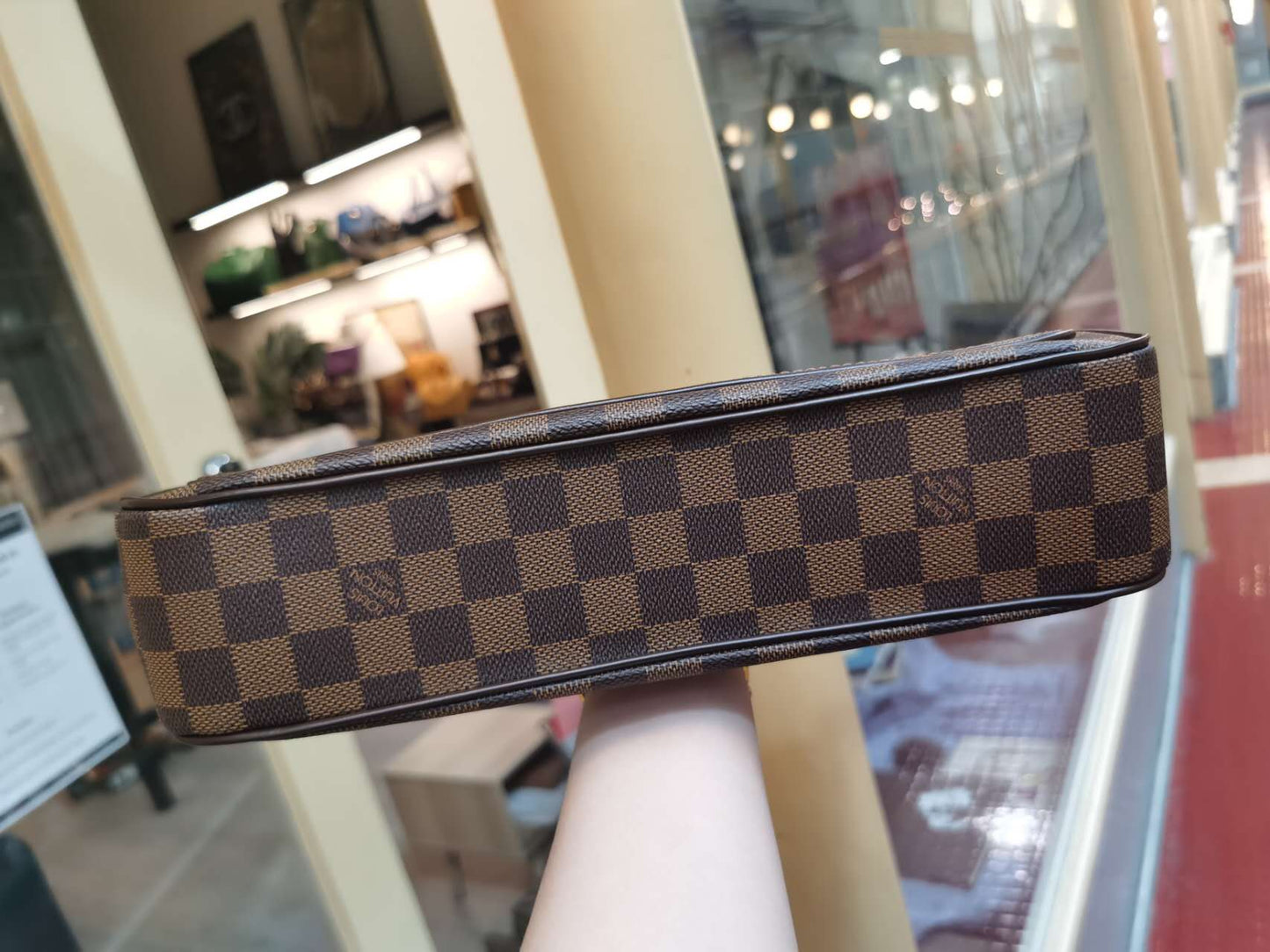 Pre-loved Louis Vuitton Vintage 2000s Damier Ebène Aubagne Shoulder Bag
