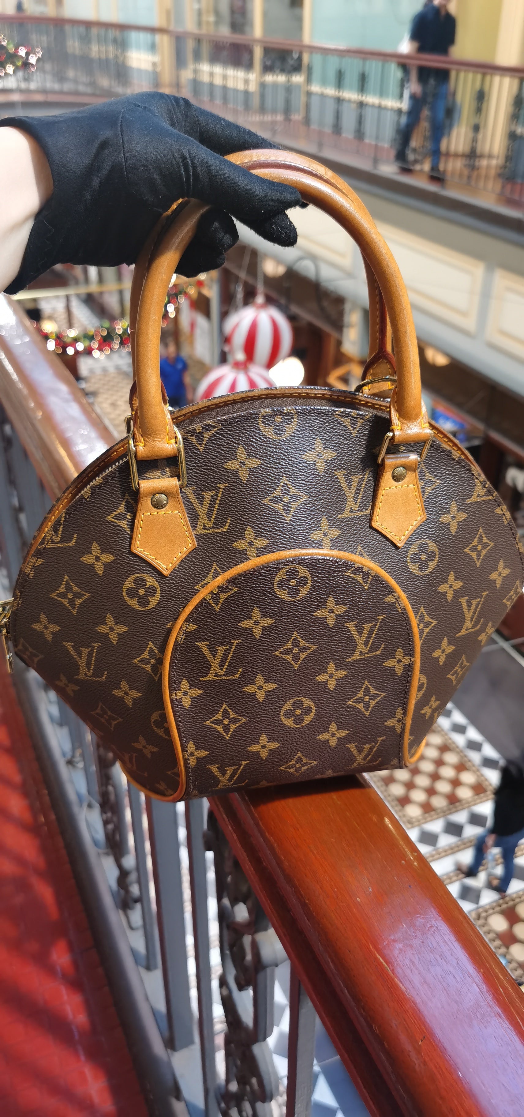 Ellipse cloth handbag Louis Vuitton Brown in Cloth - 31812251