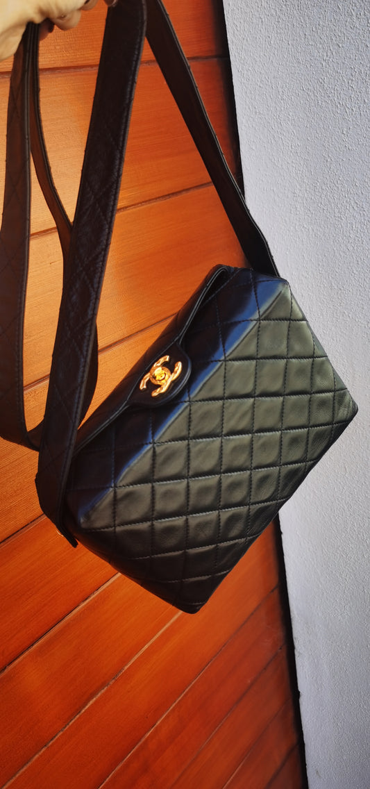 Pre-loved Chanel Vintage CC Diamond-quilted Black Lambskin Crossbody Bag