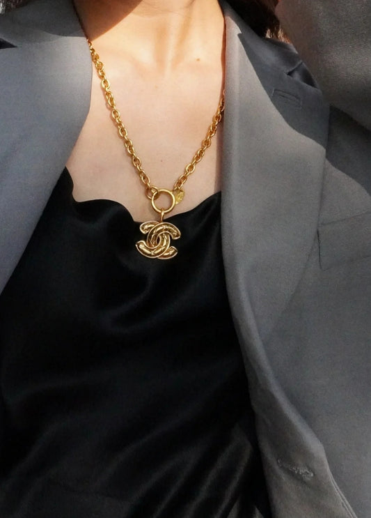 Pre-loved Chanel Vintage 1980s quilted CC Pendant Necklace