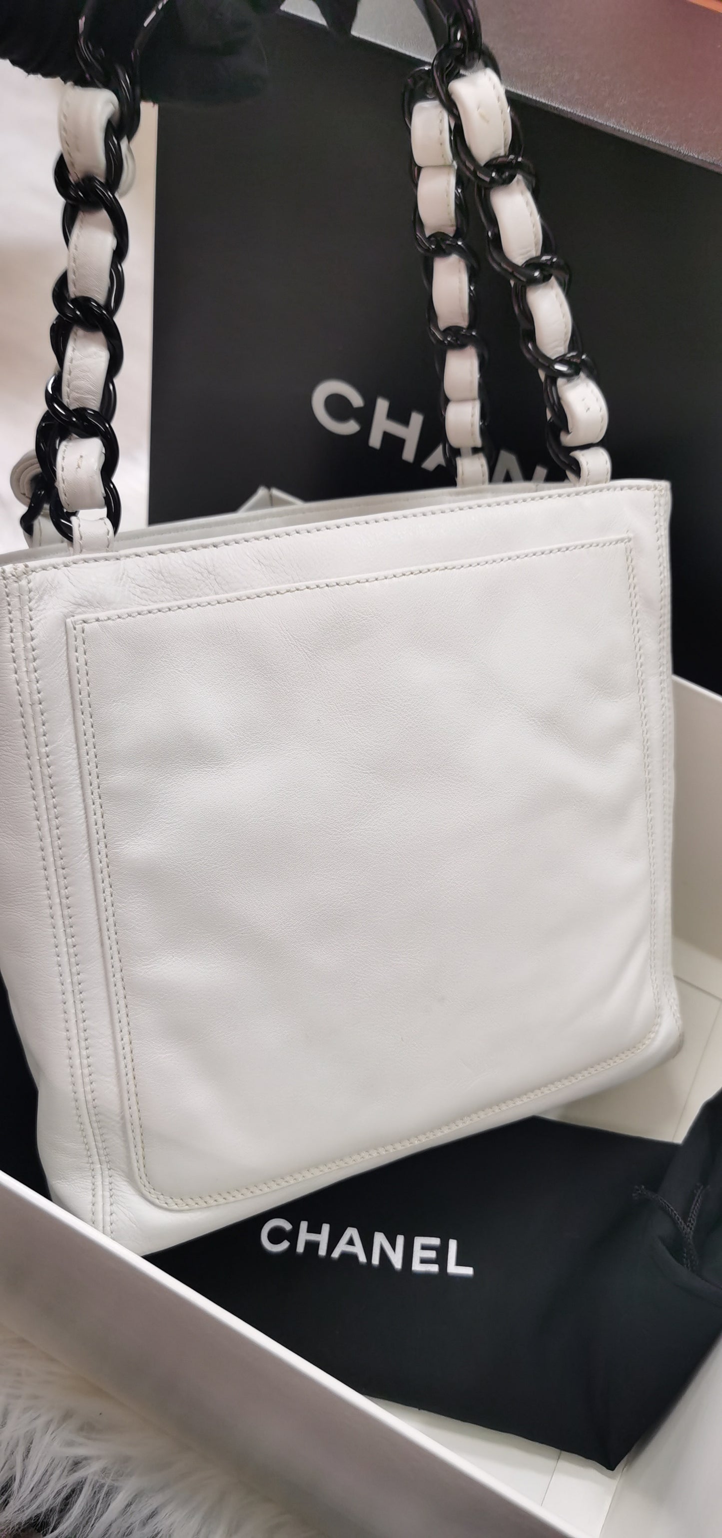 Pre-loved Chanel Vintage White Lambskin Vivian PVC Handle Handbag