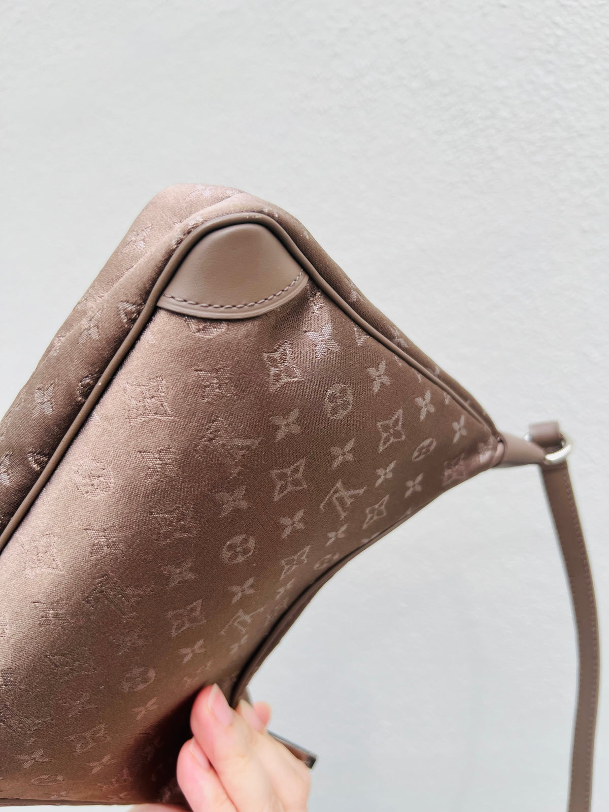 Pre-loved Louis Vuitton Mini Silk Boulogne Handbag Champagne