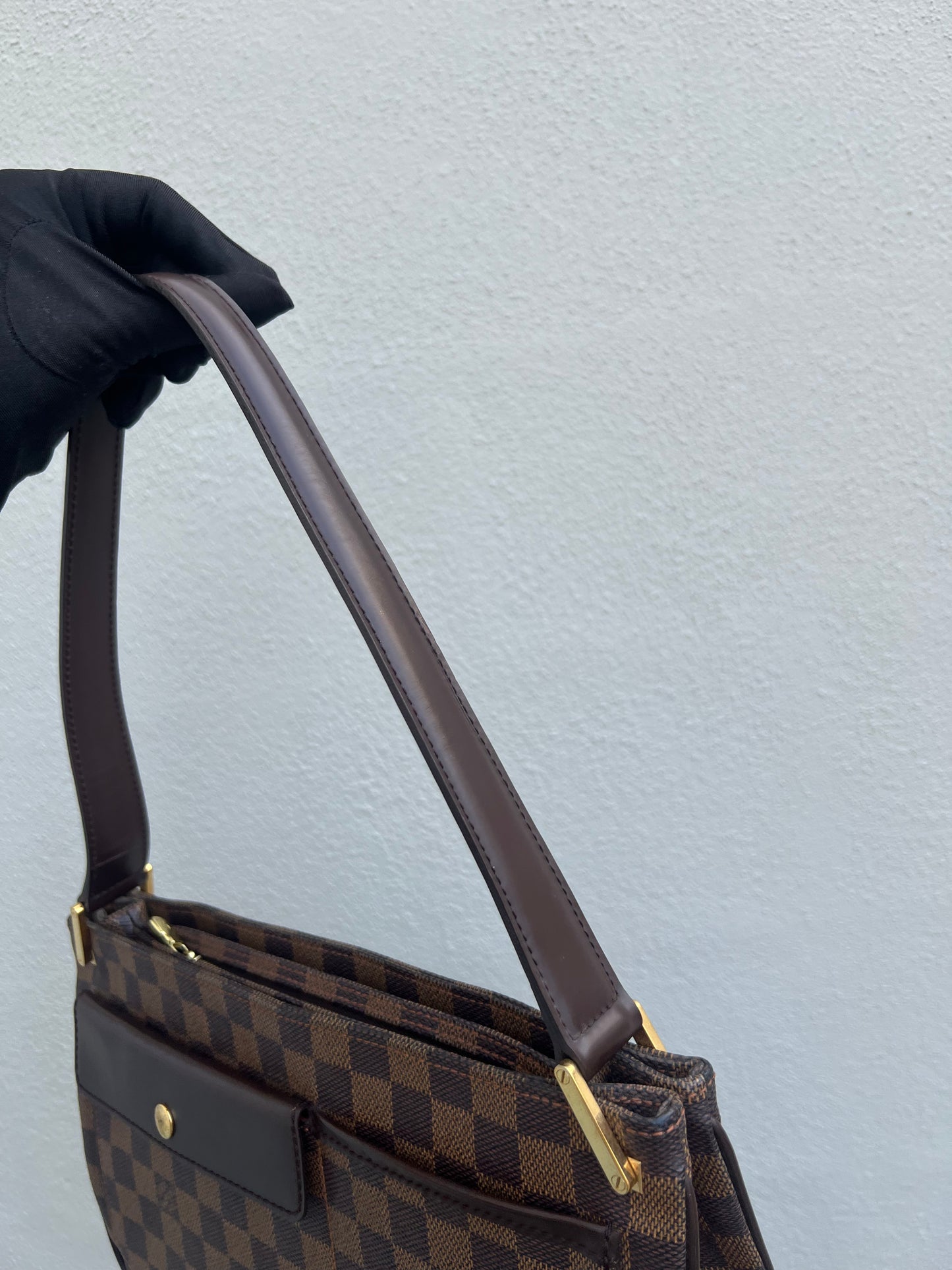 Pre-loved Louis Vuitton Damier Ebene Aubagne Shoulder Bag
