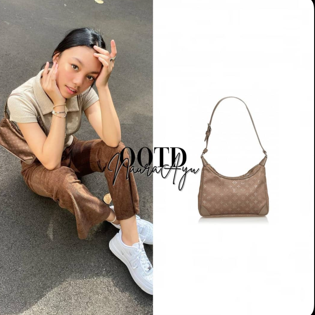 Pre-loved Louis Vuitton Mini Silk Boulogne Handbag Champagne