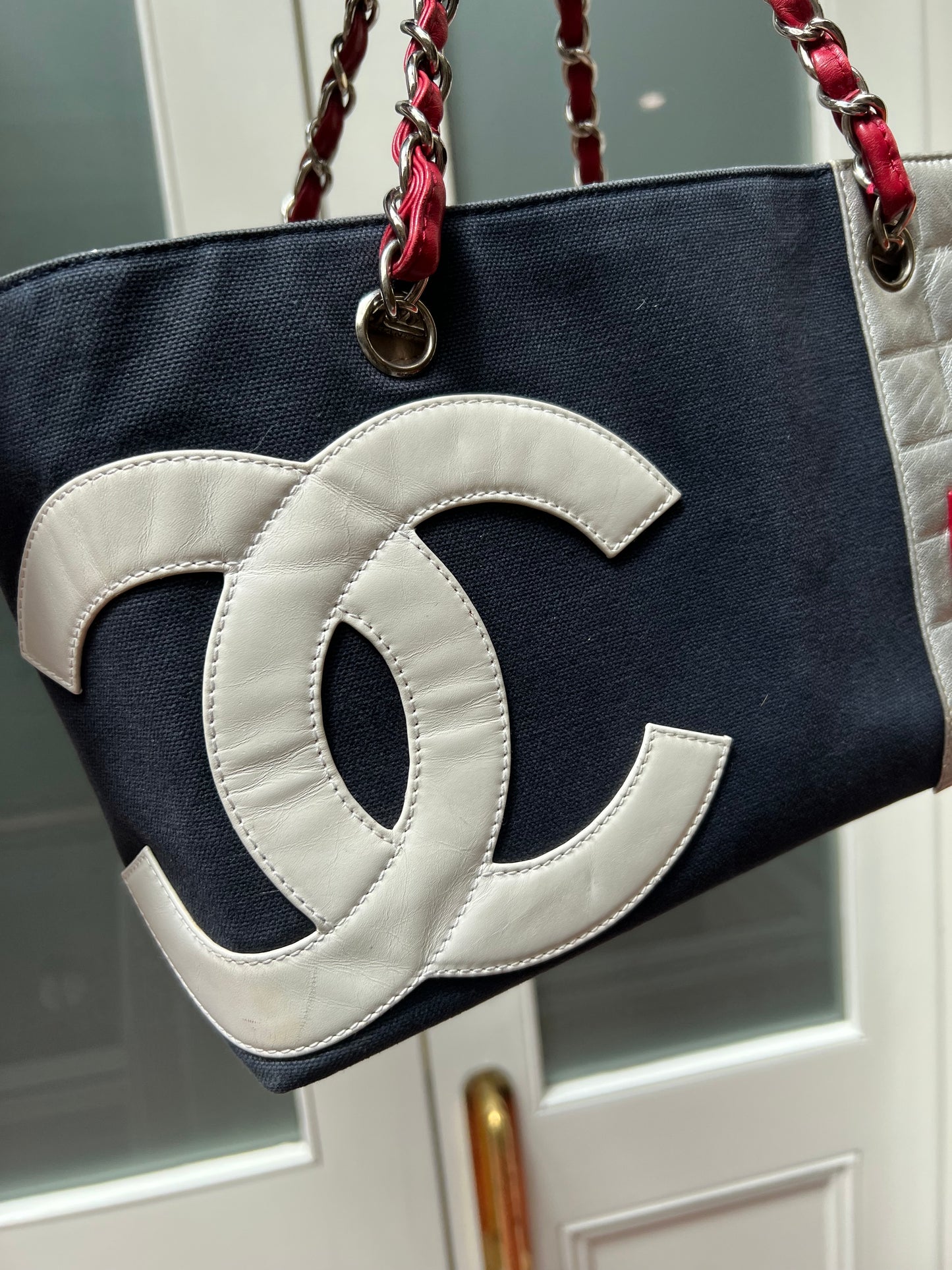 Pre-loved Chanel CC No.5 Foil Chain Shopping Tote Bag