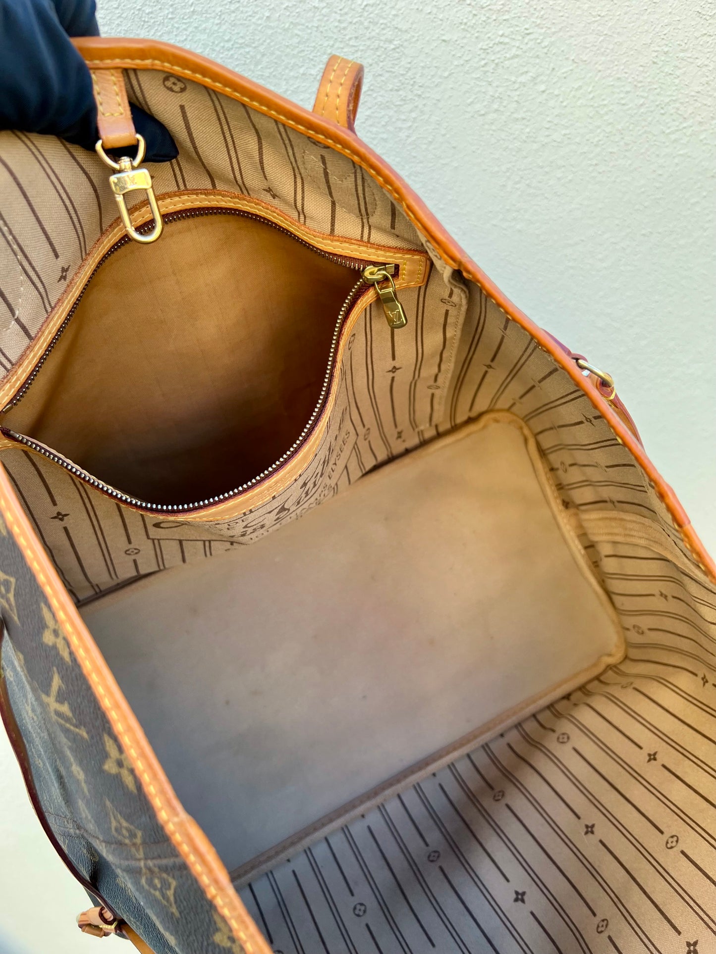 Pre-loved Louis Vuitton Neverfull Leather Tote GM Monogram 2009