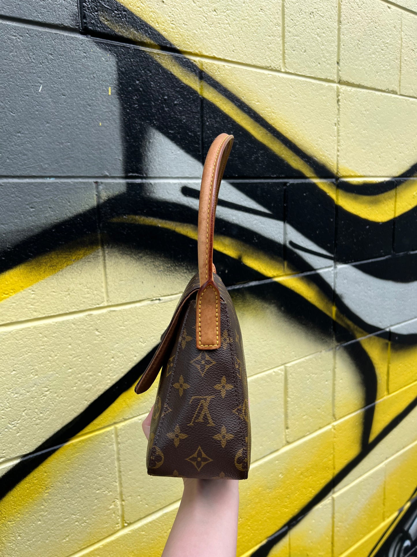 Pre-loved Louis Vuitton Looping PM Handbag Monogram