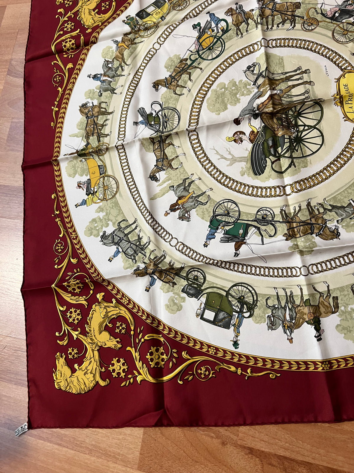 Pre-loved Hermès
La Promenade De Longchamps Silk Scarf