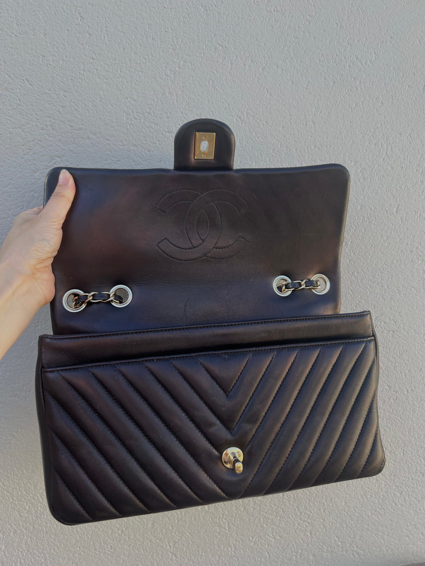 Pre-loved Chanel Classic Single Flap Bag Chevron Lambskin Medium Black