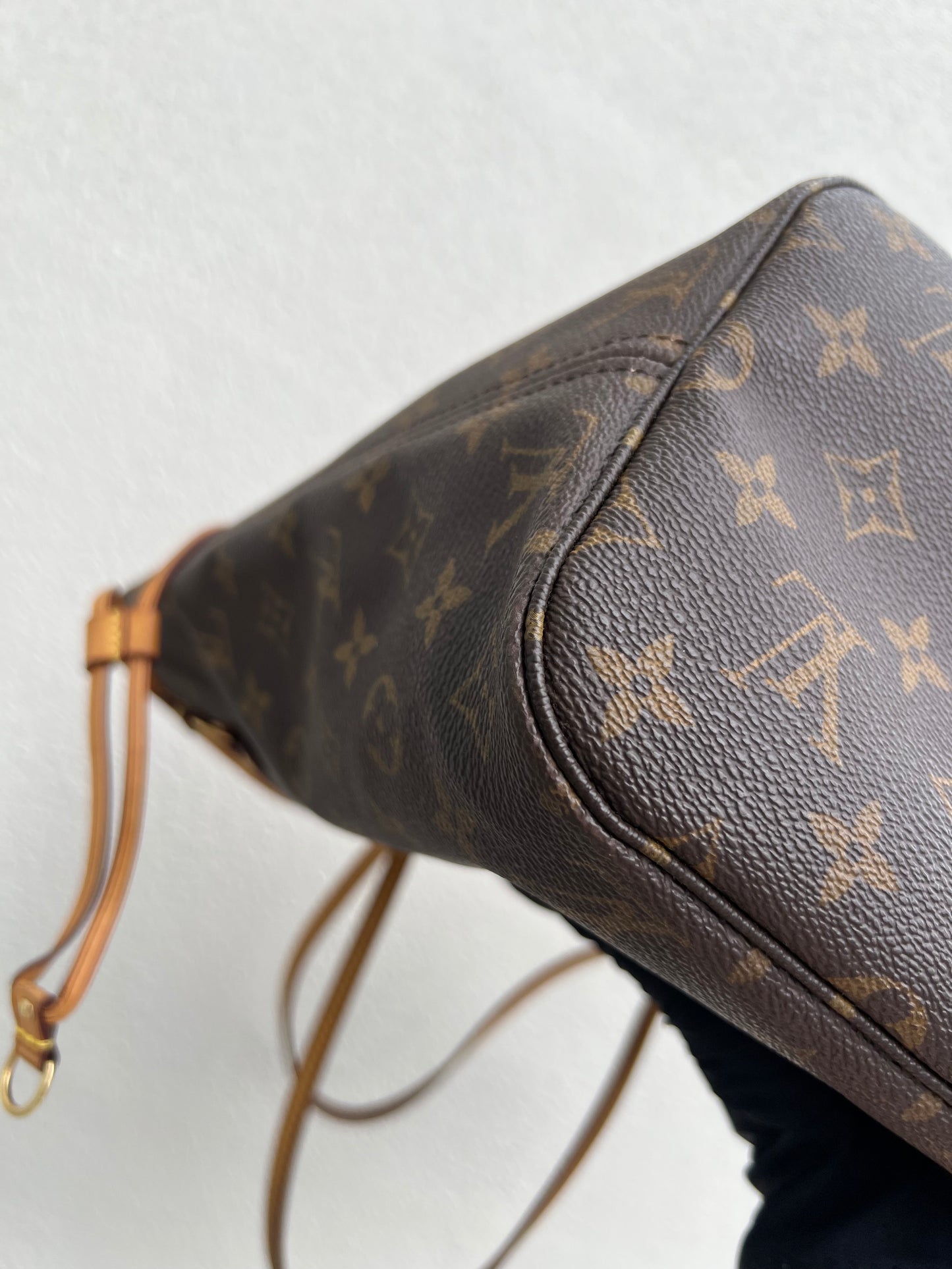 Pre-loved Louis Vuitton Neverfull Leather Tote MM Monogram 2009