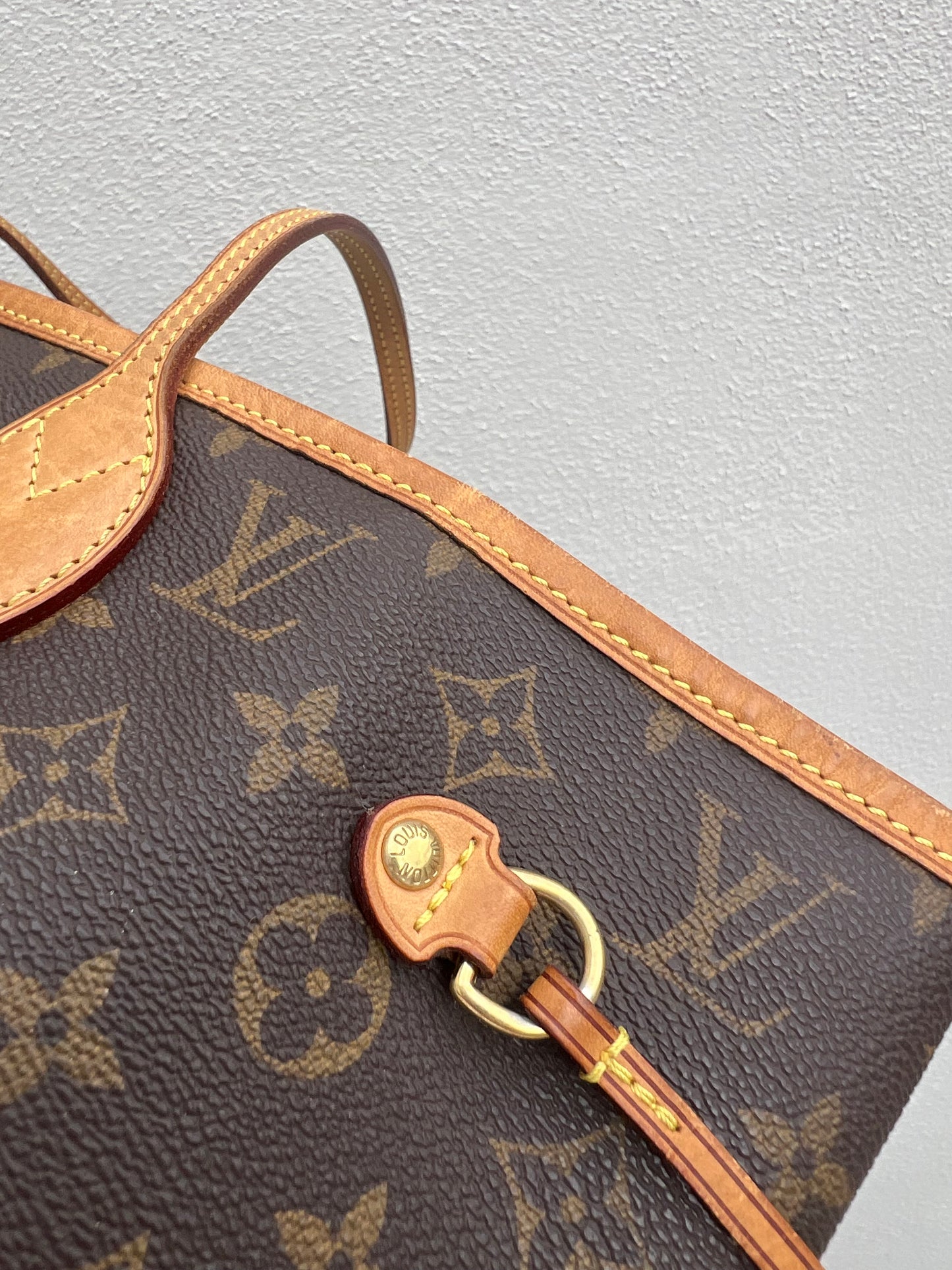 Pre-loved Louis Vuitton Neverfull Leather Tote MM Monogram 2009