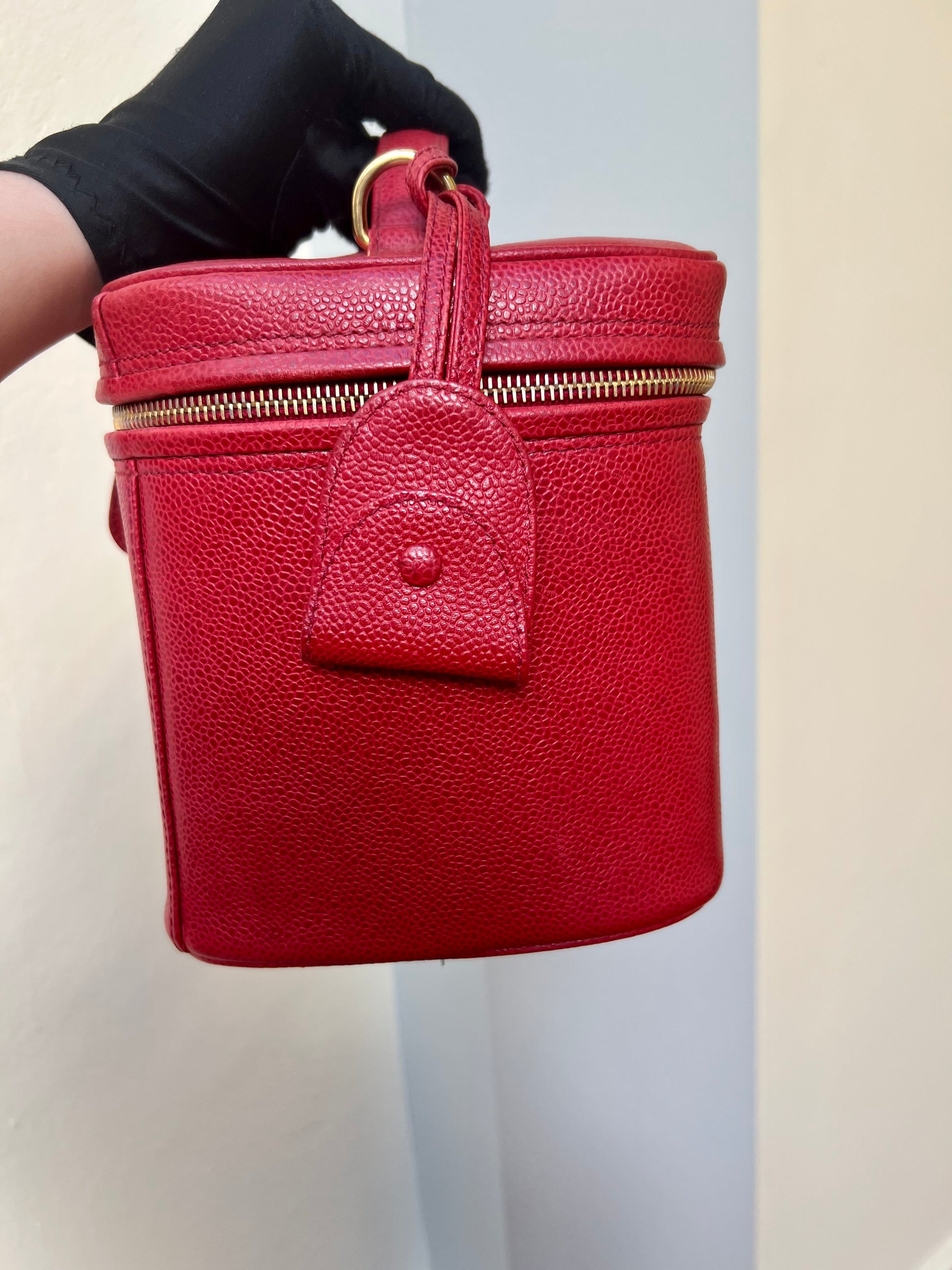Pre-loved Chanel Vintage CC Caviar Vanity Case Leather Handbag Red