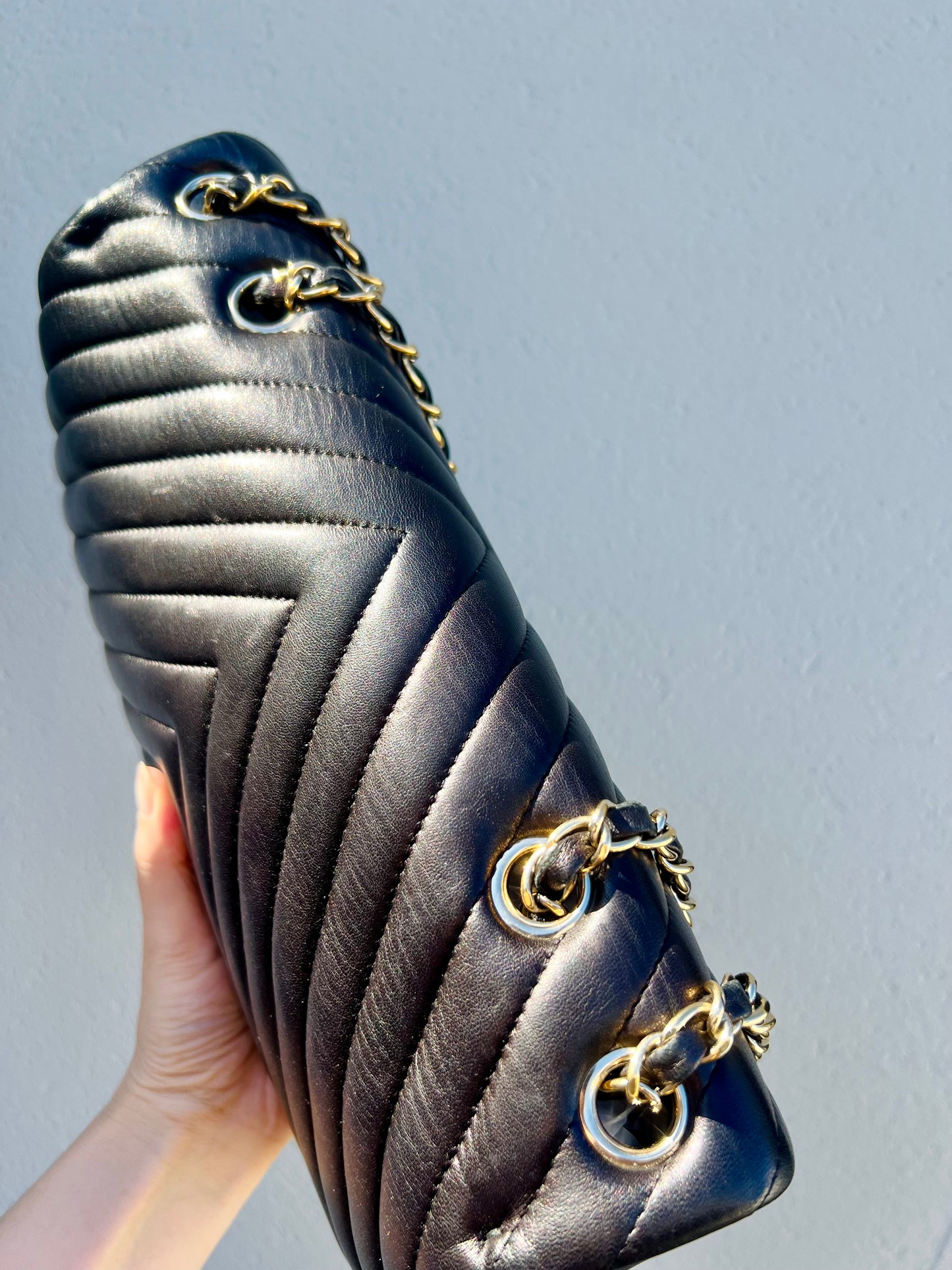 Pre-loved Chanel Classic Single Flap Bag Chevron Lambskin Medium Black