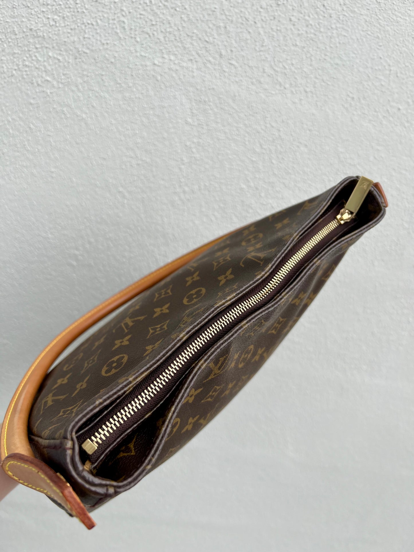 Pre-loved Louis Vuitton Looping Leather Handbag Monogram GM 2001
