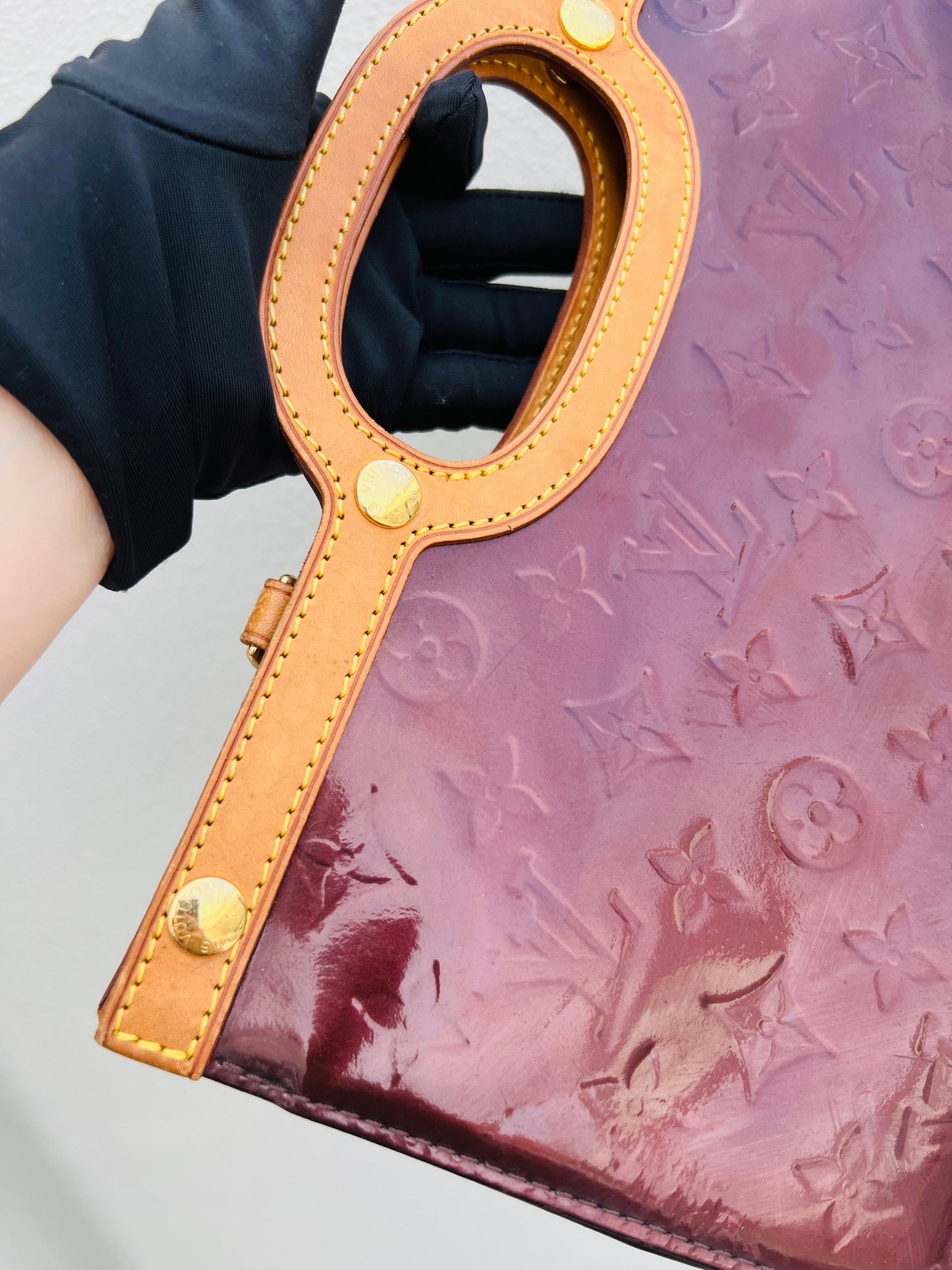 Pre-loved Louis Vuitton Amarante Monogram Vernis Roxbury Drive Bag 2010