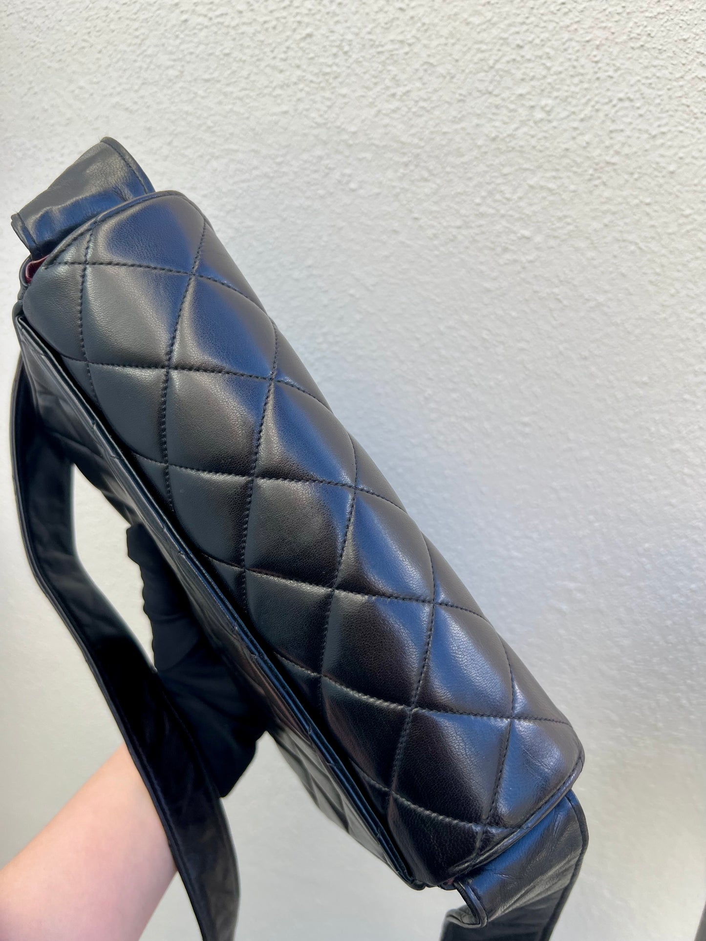 Pre- loved Chanel Black Quilted Lambskin Vintage Medium Leather Logo Flap Bag