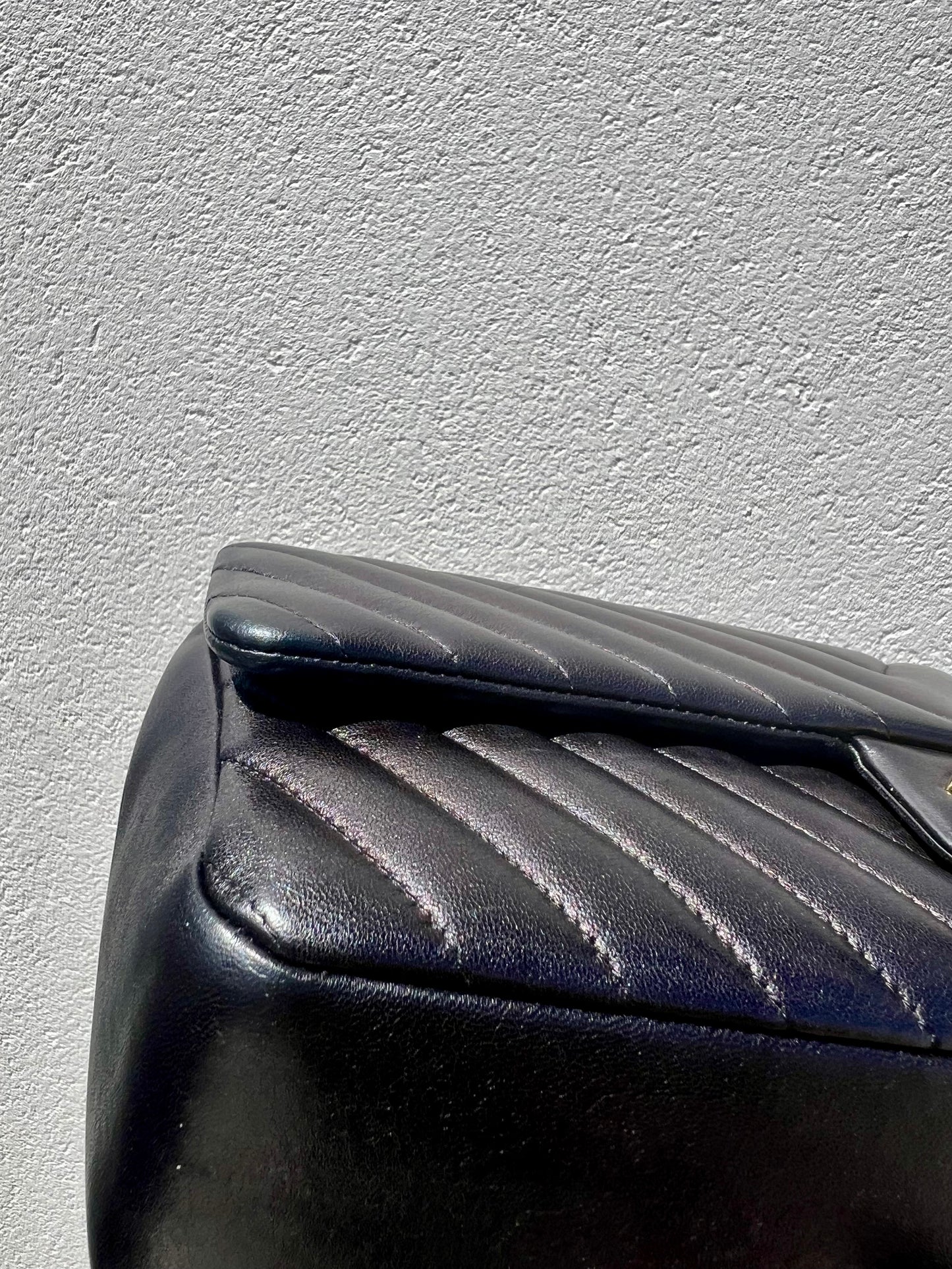 Pre-loved Chanel Classic Single Flap Bag Chevron Lambskin Medium Black