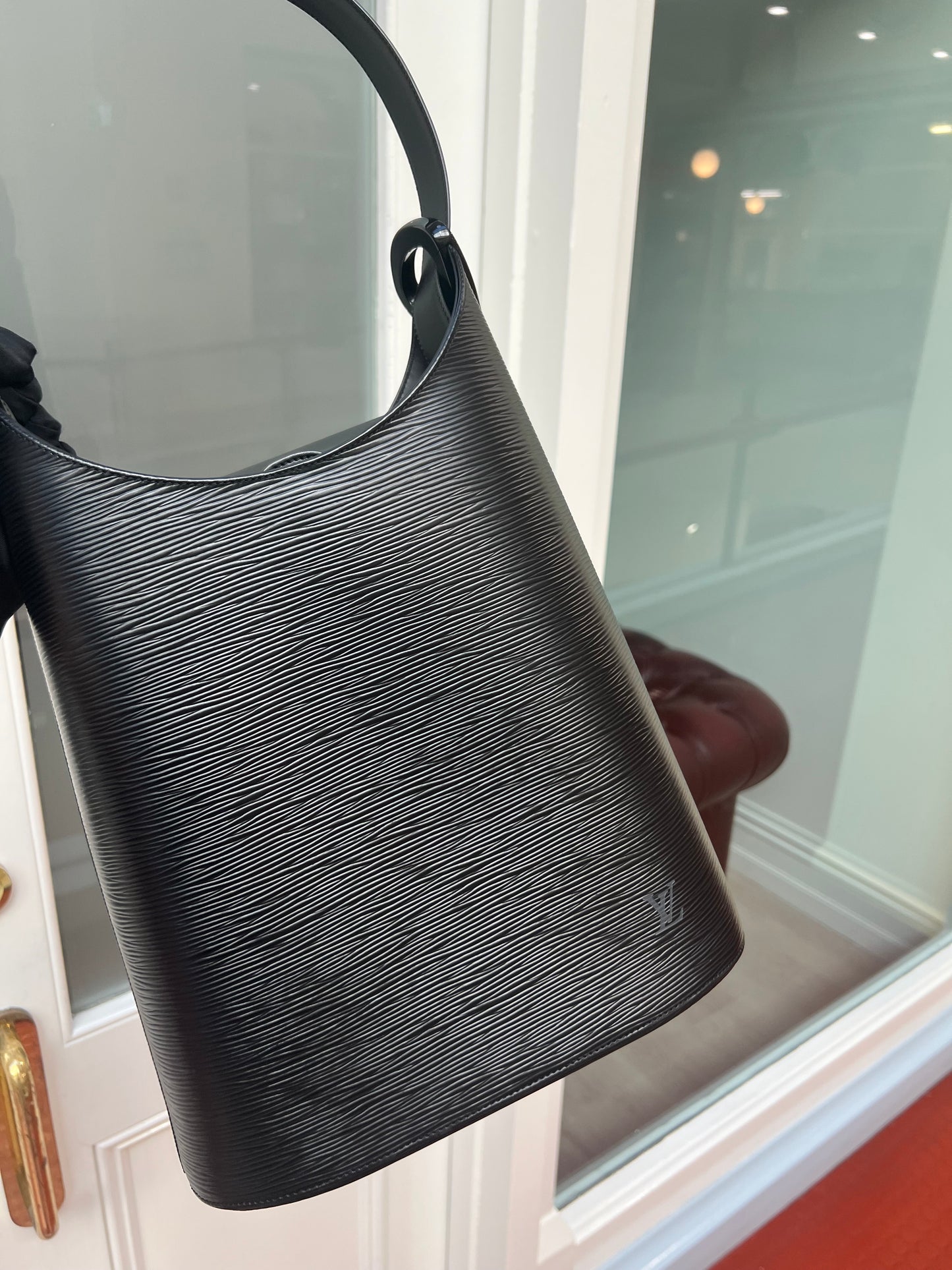 Pre-loved Louis Vuitton Vintage Verseau Leather Shoulderbag Black