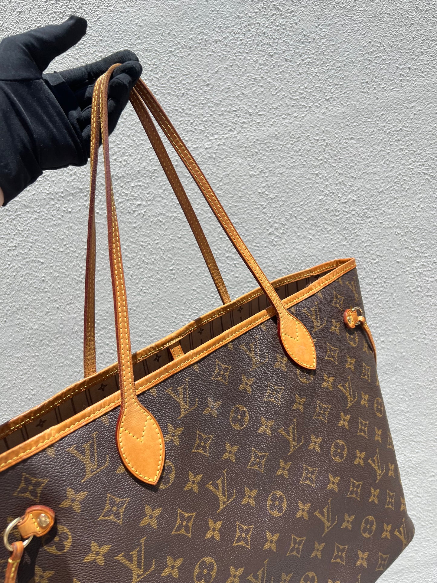 Pre-loved Louis Vuitton Neverfull Leather Tote MM Monogram 2010