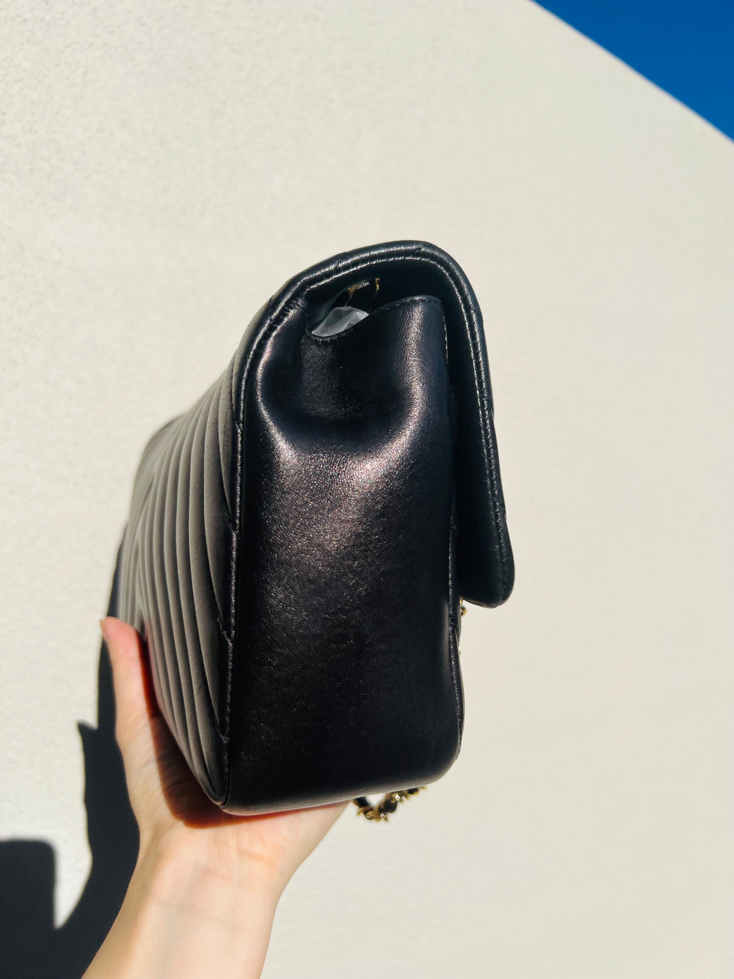 Pre-loved Chanel Classic Single Flap Bag Chevron Lambskin Medium Black