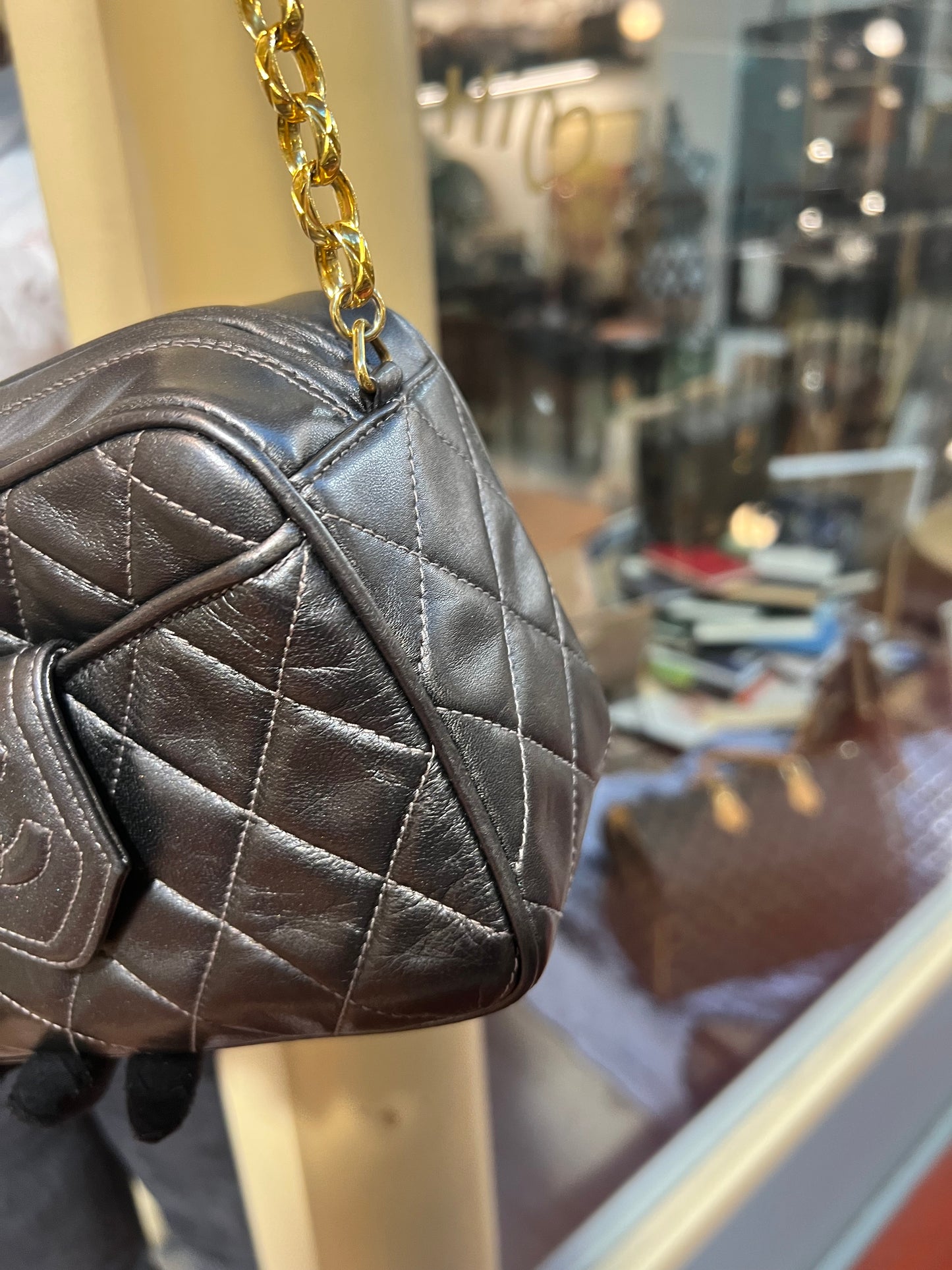 Pre-loved CHANEL Vintage Lambskin Gold-plated Chain Tassel Camera Bag