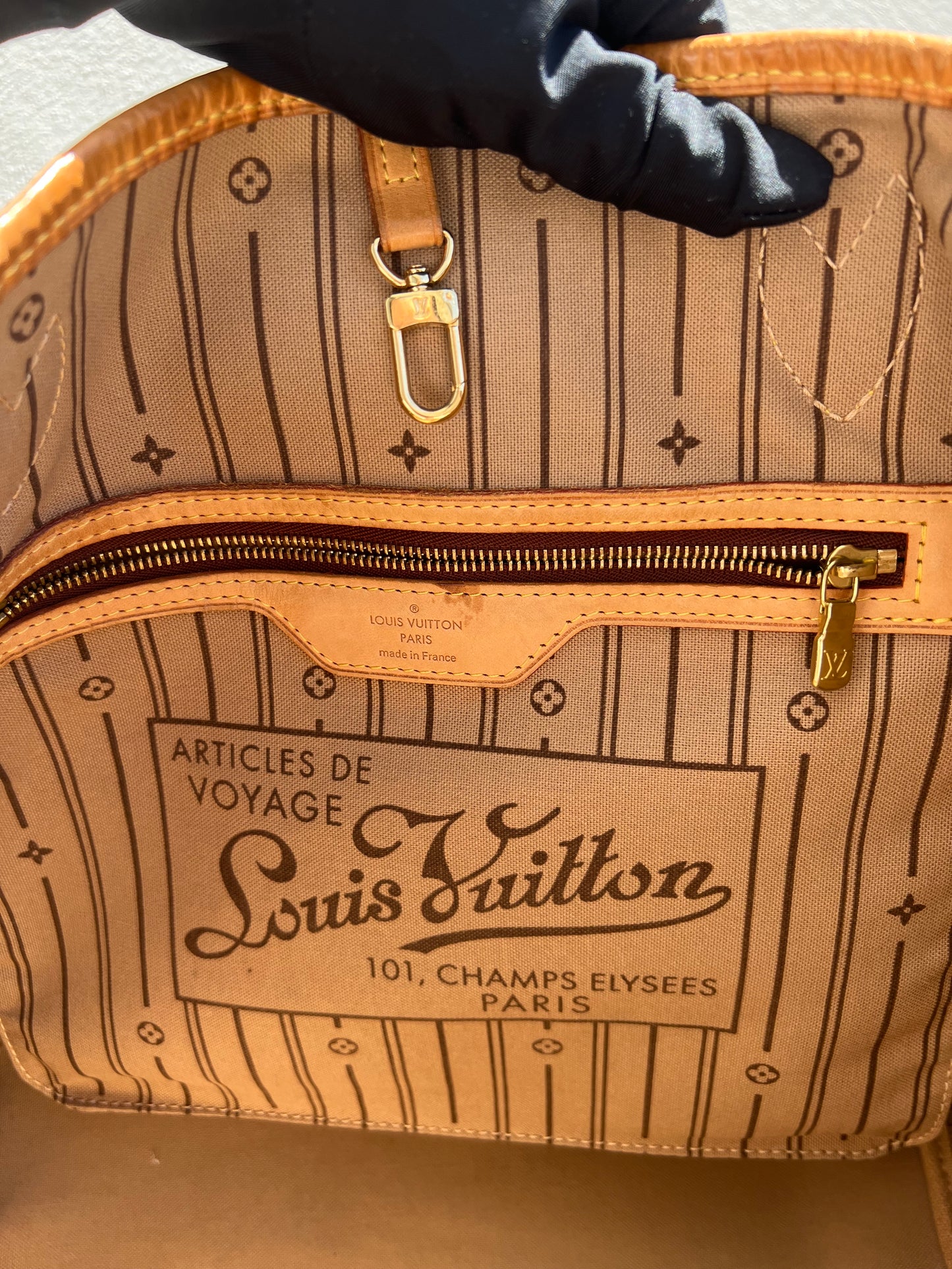 Pre-loved Louis Vuitton Neverfull Leather Tote MM Monogram 2010