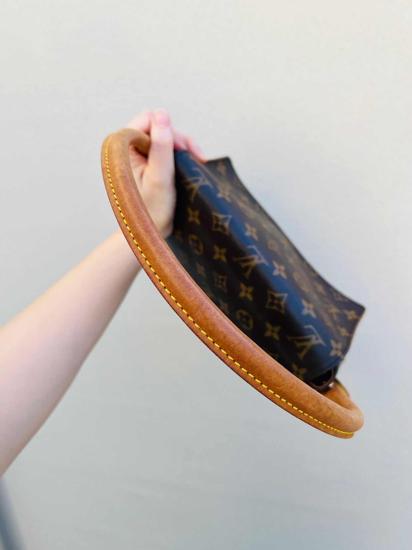 Pre-loved Louis Vuitton Looping PM Handbag Monogram