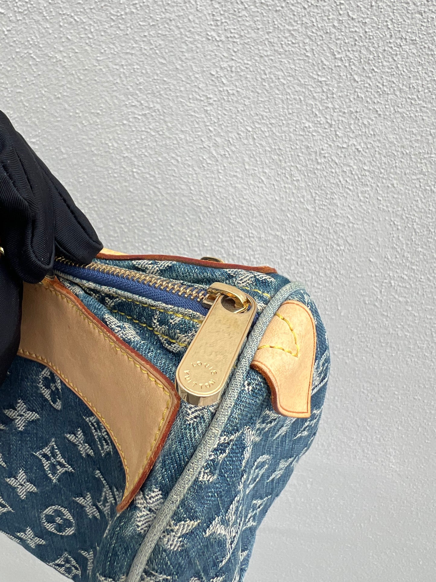 Pre-loved Louis Vuitton Blue Monogram Denim Neo Speedy Handbag 2005