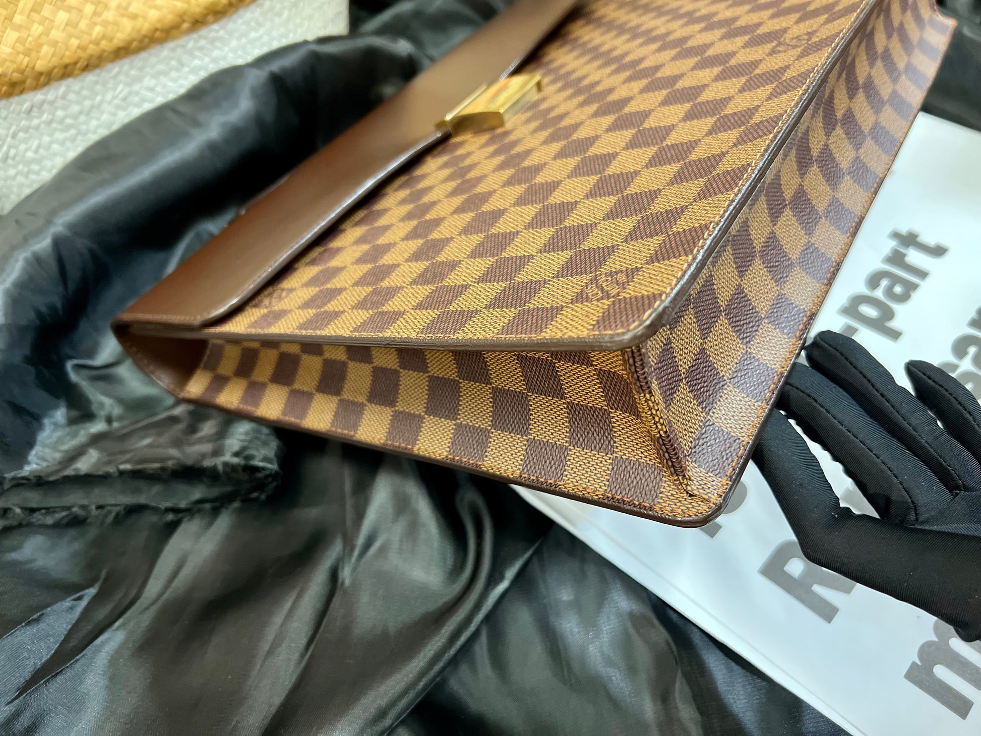 Pre-loved Louis Vuitton Vintage Leather Travel Bag – Vintage Muse Adelaide