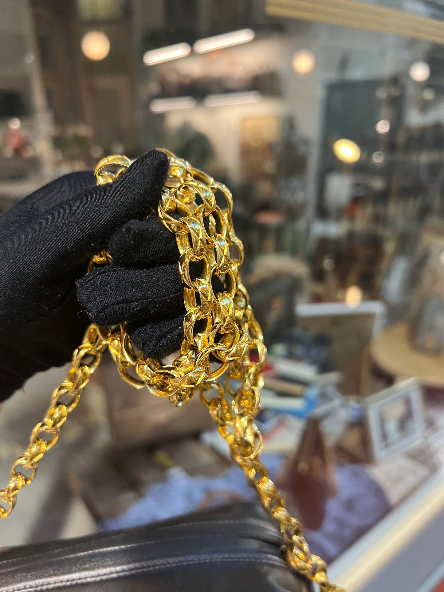 Pre-loved CHANEL Vintage Lambskin Gold-plated Chain Tassel Camera Bag