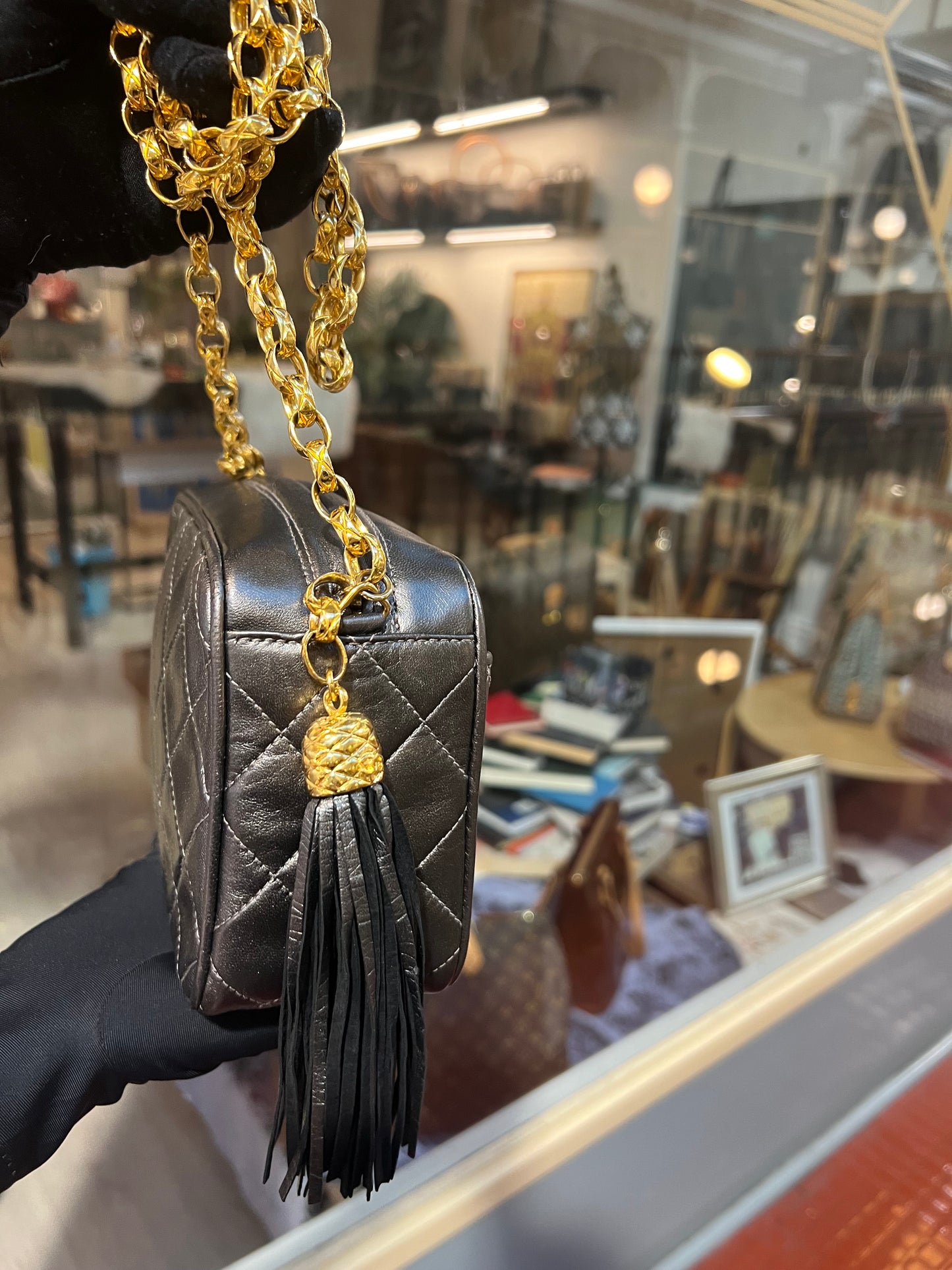 Pre-loved CHANEL Vintage Lambskin Gold-plated Chain Tassel Camera Bag