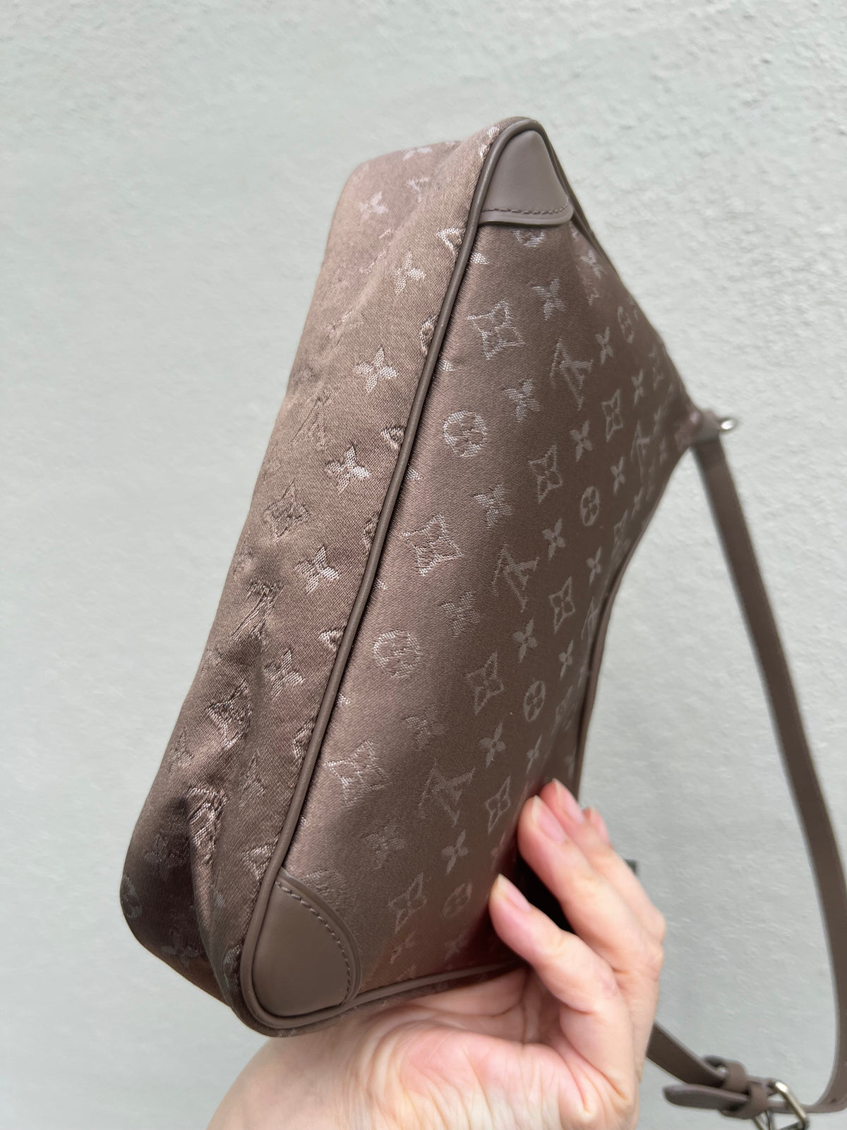Pre-loved Louis Vuitton Mini Silk Boulogne Handbag Champagne