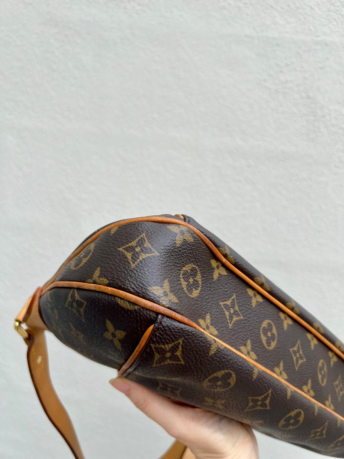 Pre-loved Louis Vuitton Thames PM Monogram 2009