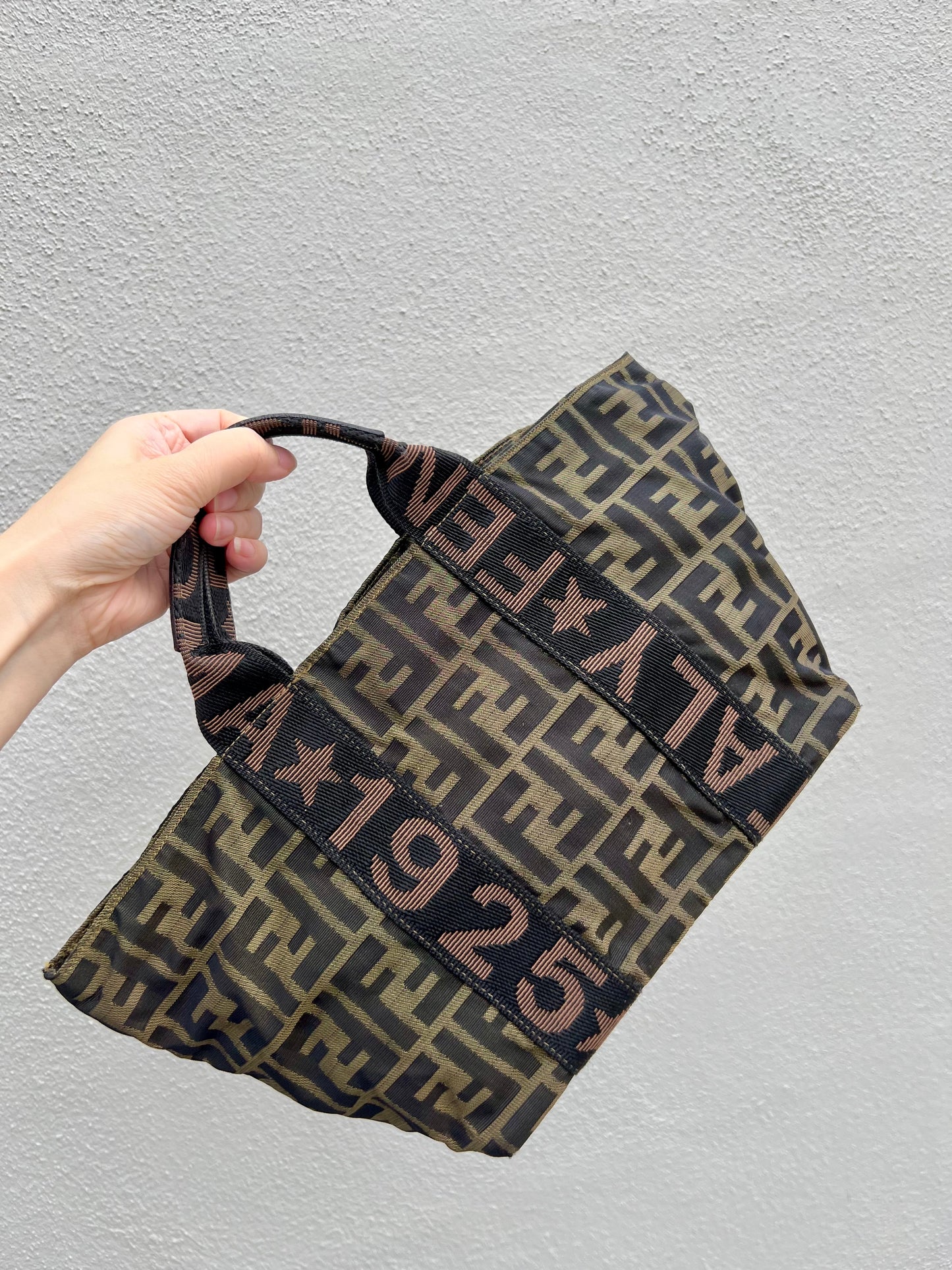 Pre-loved FENDI Zucca Canvas 1925 Tote Tobacco Hand Bag Brown
