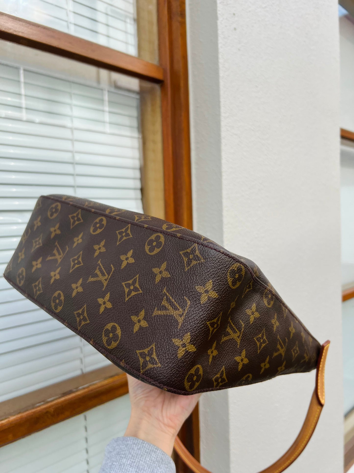Pre-loved Louis Vuitton Looping Leather Handbag Monogram GM 2001