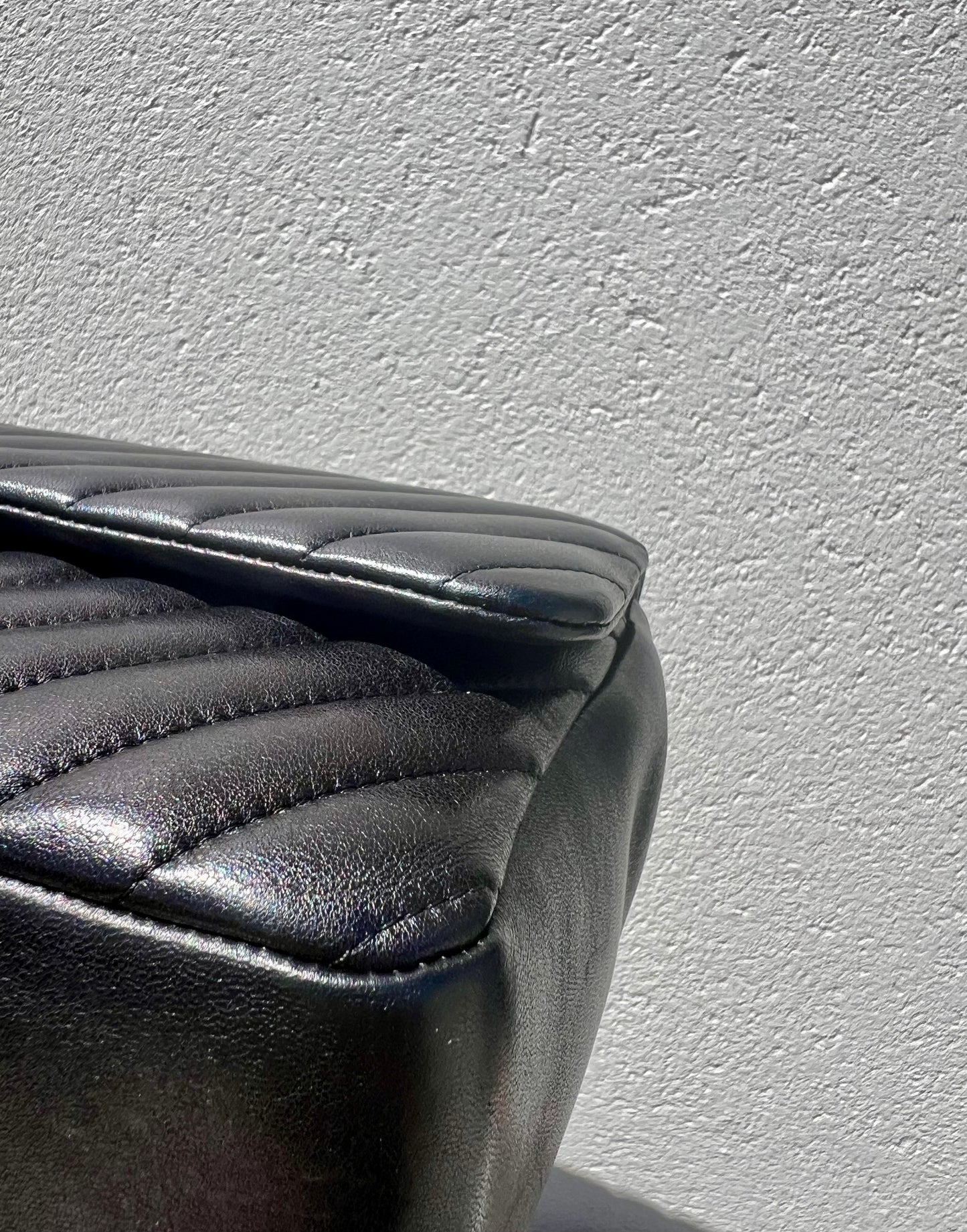 Pre-loved Chanel Classic Single Flap Bag Chevron Lambskin Medium Black